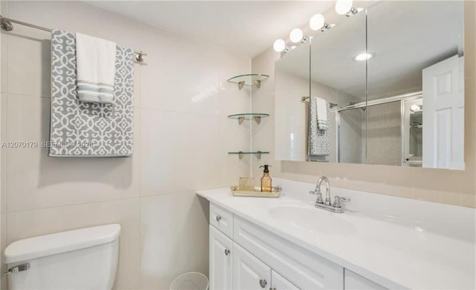 Ver detalles 602B 2 / 2 1132 sq. ft. $ 2026-08-12 0 foto