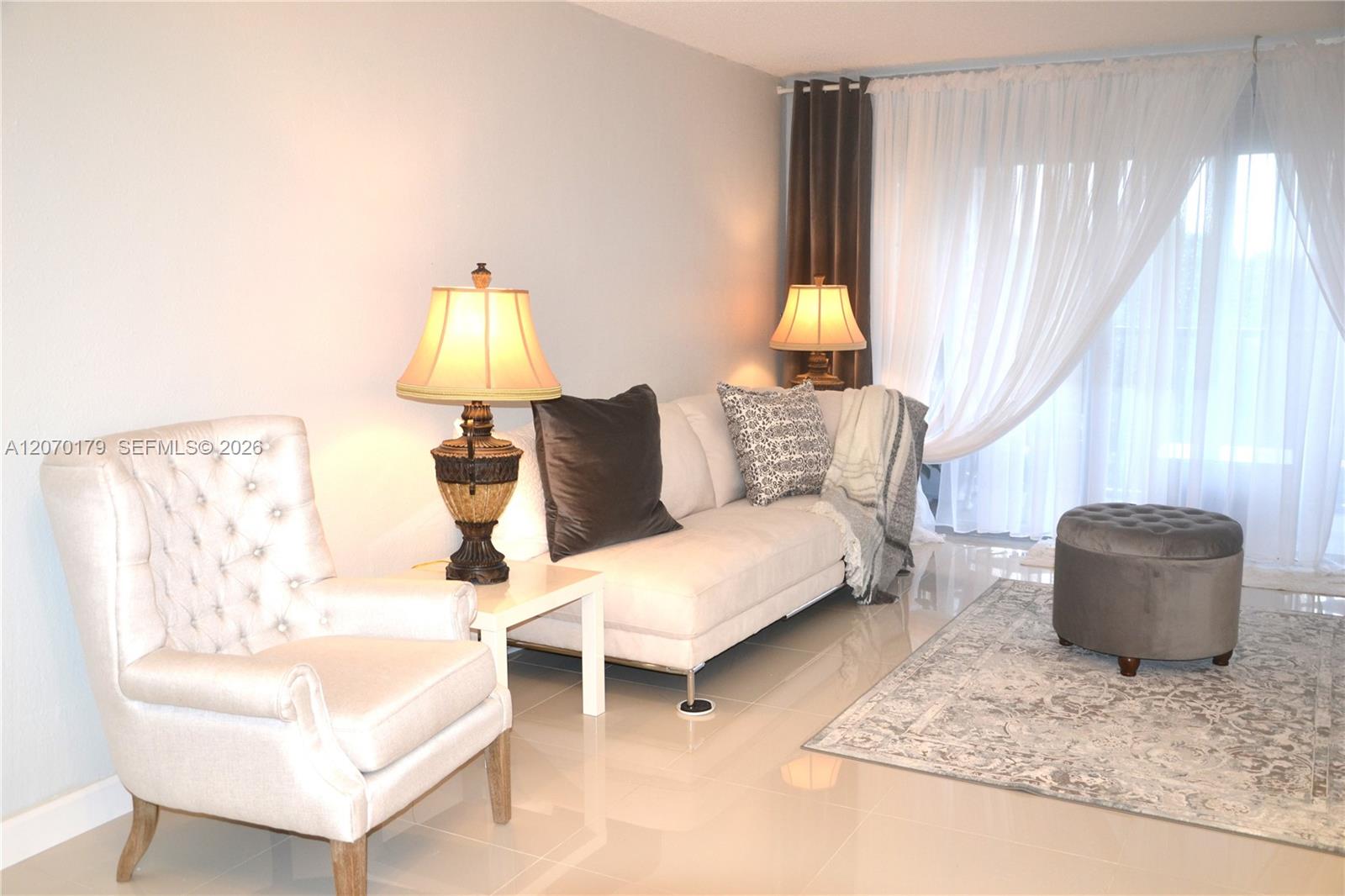 Ver detalles 602B 2 / 2 1132 sq. ft. $ 2026-08-12 0 foto