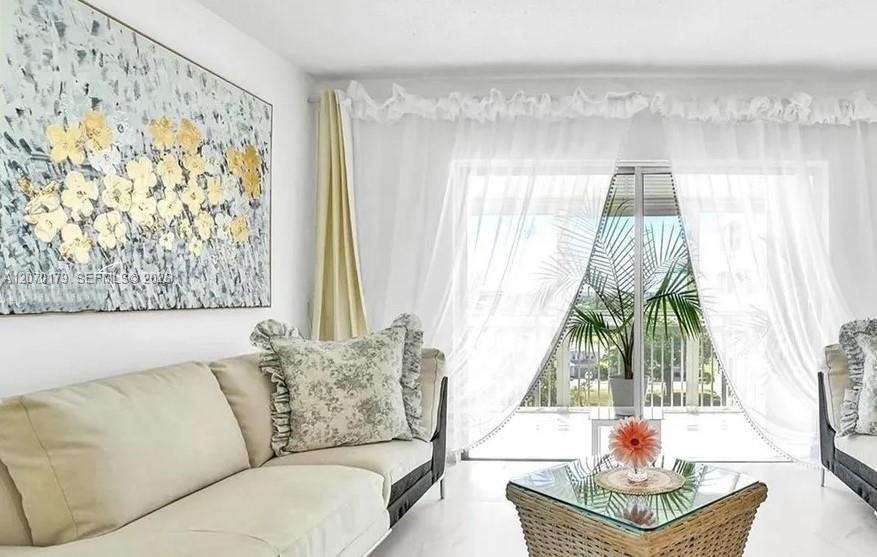 Ver detalles 602B 2 / 2 1132 sq. ft. $ 2026-08-12 0 foto