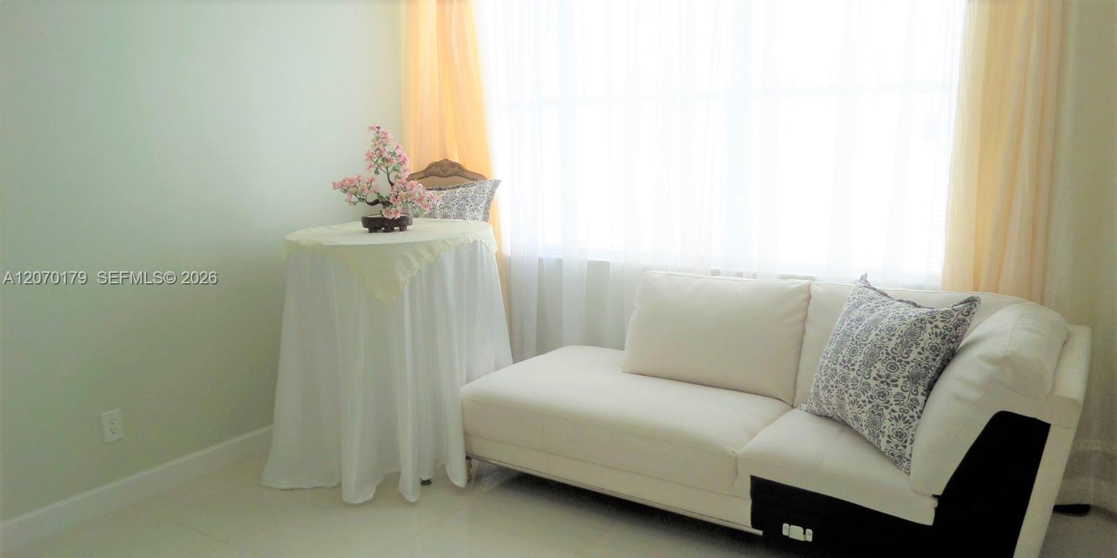 Ver detalles 602B 2 / 2 1132 sq. ft. $ 2026-08-12 0 foto