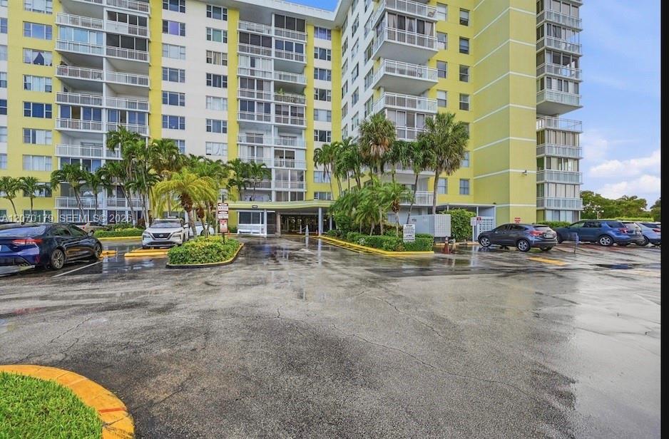 Ver detalles 602B 2 / 2 1132 sq. ft. $ 2026-08-12 0 foto