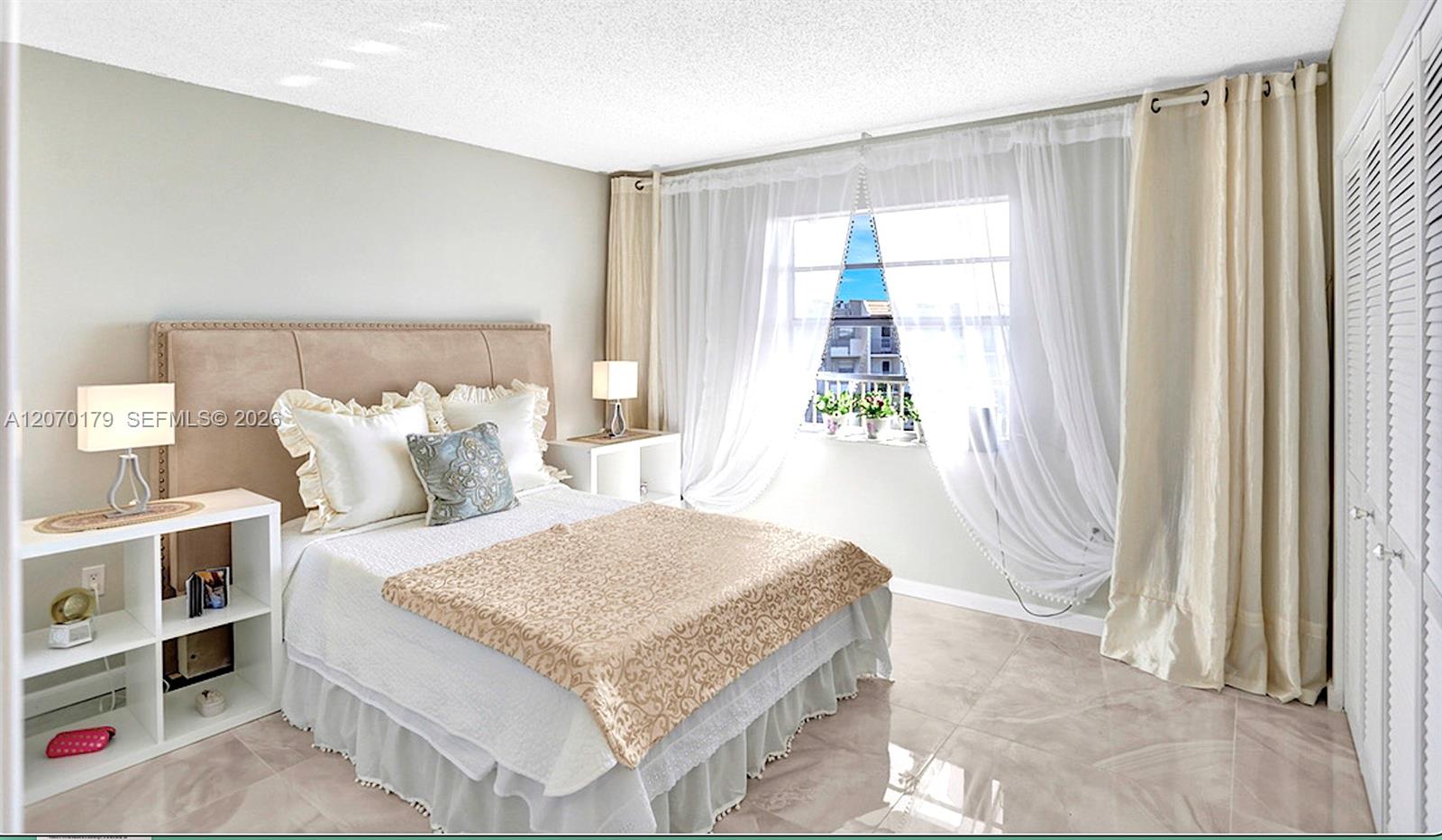 Ver detalles 602B 2 / 2 1132 sq. ft. $ 2026-08-12 0 foto
