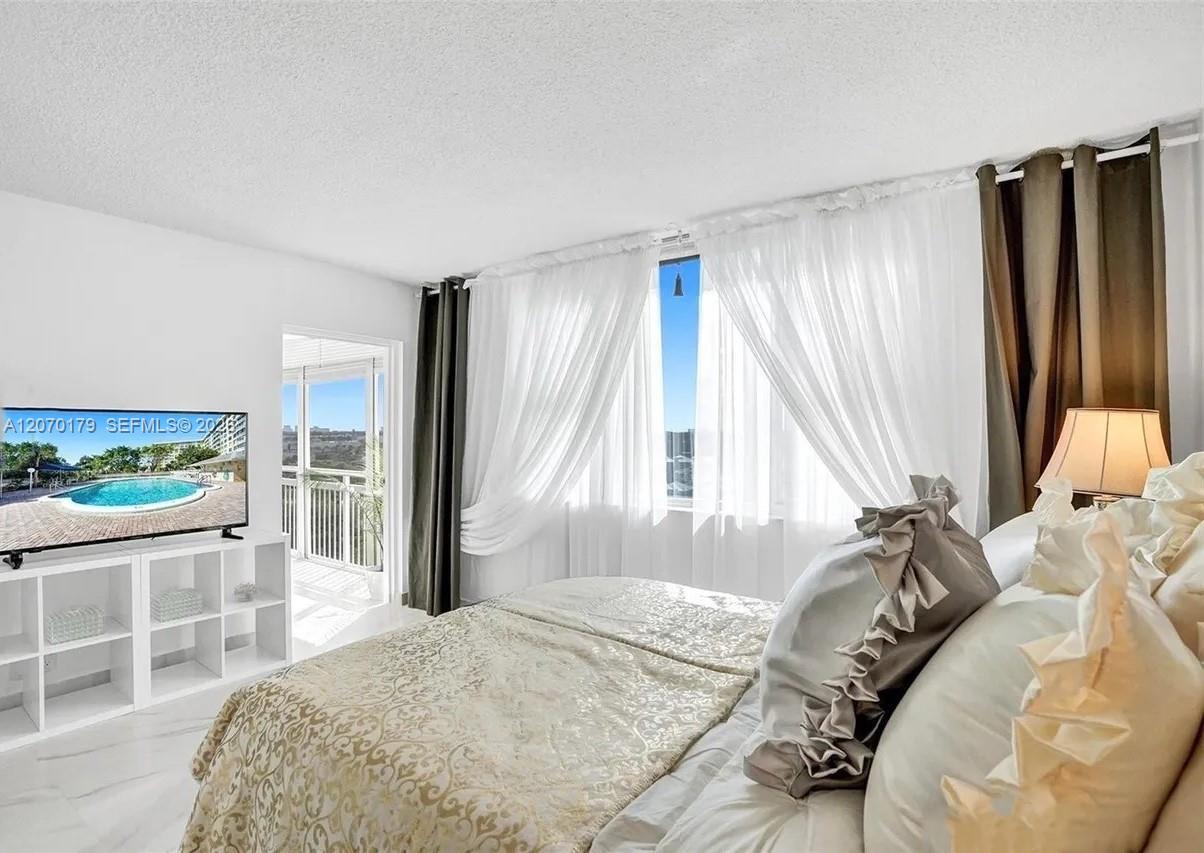 Ver detalles 602B 2 / 2 1132 sq. ft. $ 2026-08-12 0 foto