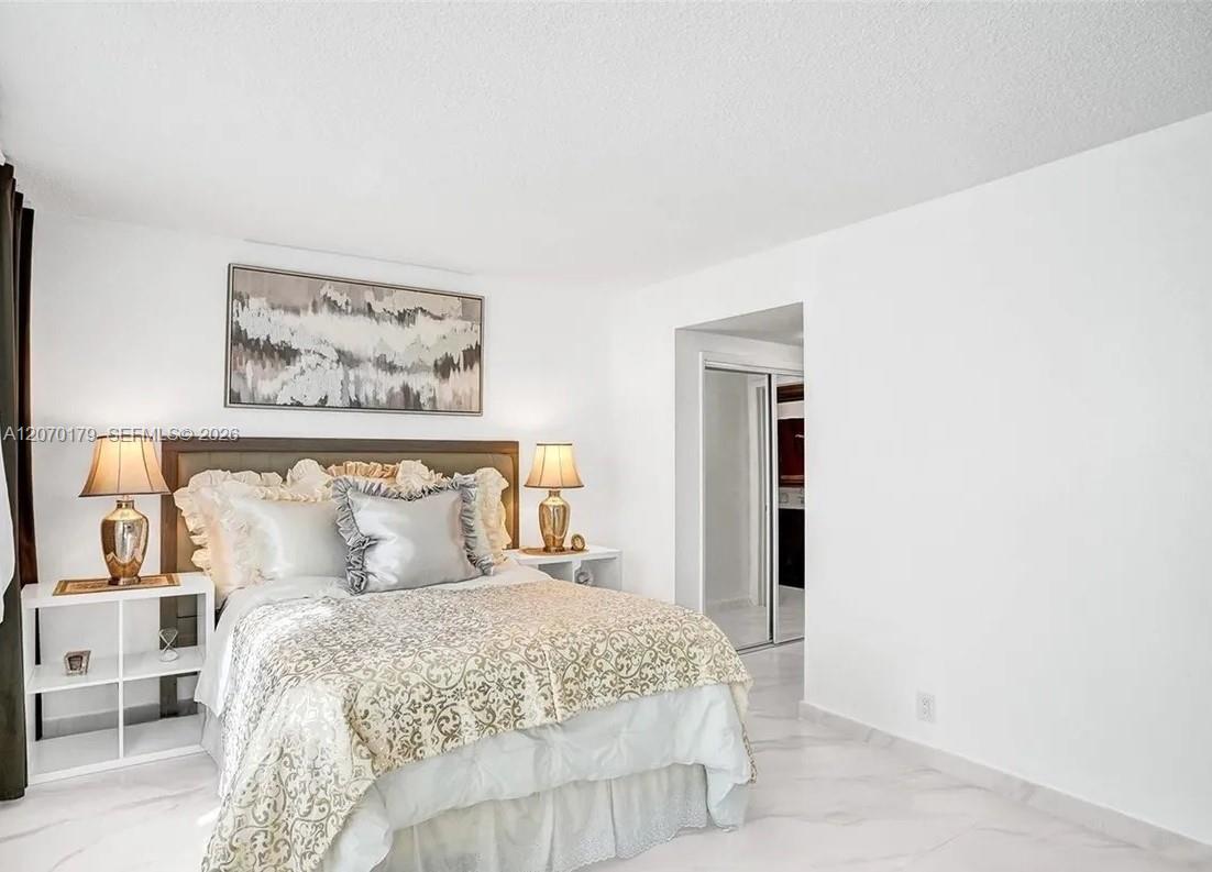 Ver detalles 602B 2 / 2 1132 sq. ft. $ 2026-08-12 0 foto