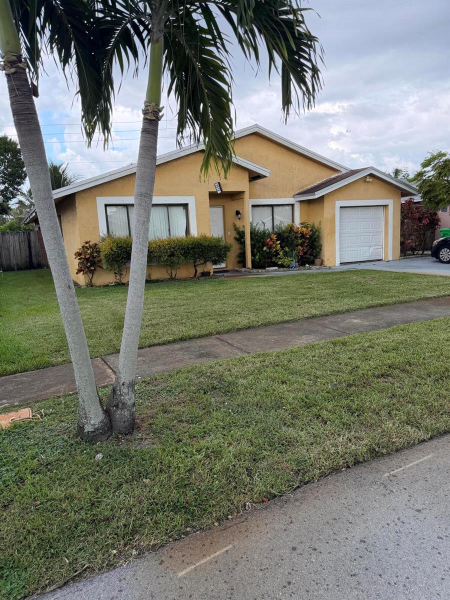 9616 3 / 2 1832 sq. ft. $ 2026-10-22 0 foto