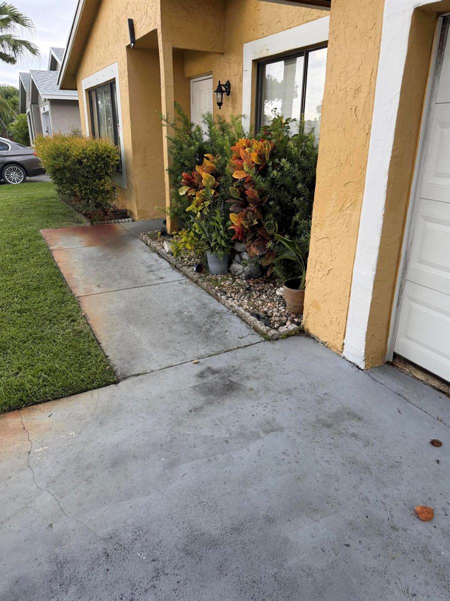 9616 3 / 2 1832 sq. ft. $ 2026-10-22 0 foto