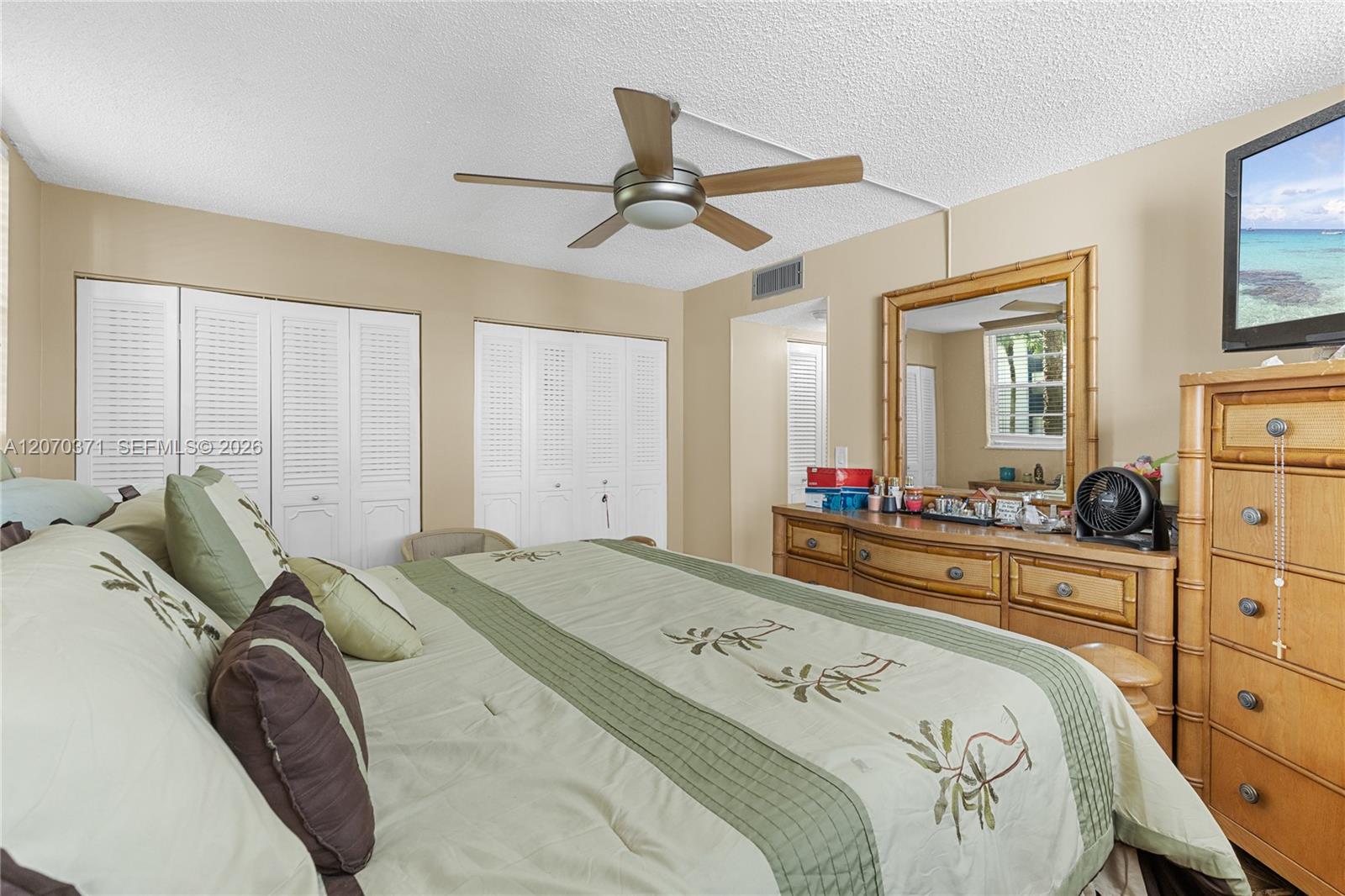 See details 6-105 2 / 2 958 sq. ft. $ 2026-08-13 0 Photo
