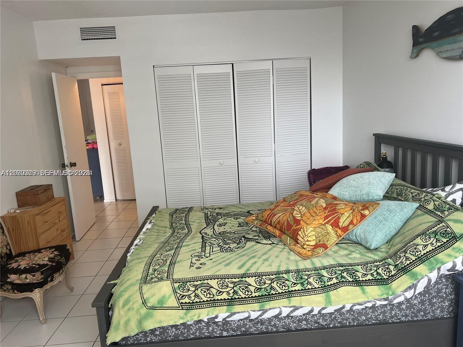 See details 12C 1 / 1 798 sq. ft. $ 2026-08-13 0 Photo