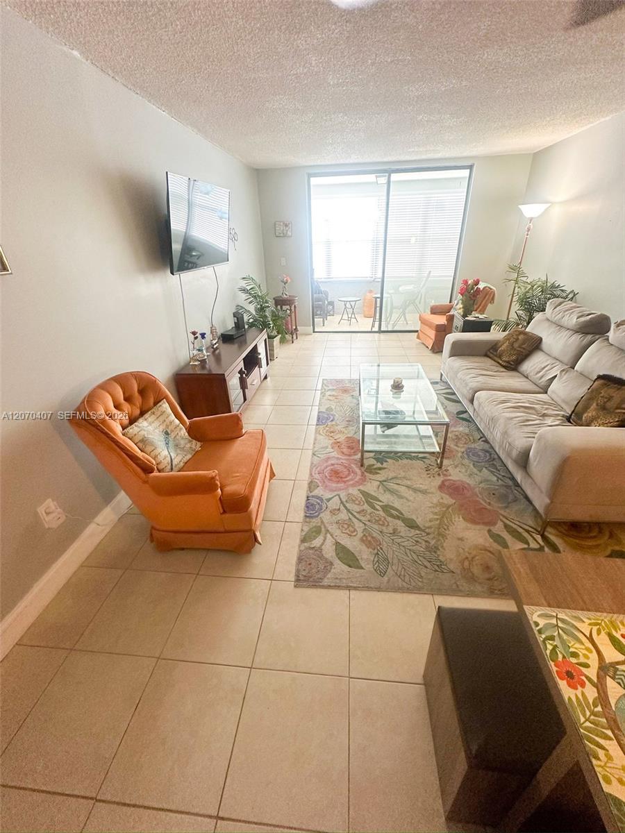 400K 1 / 2 835 sq. ft. $ 2026-08-13 0 Photo