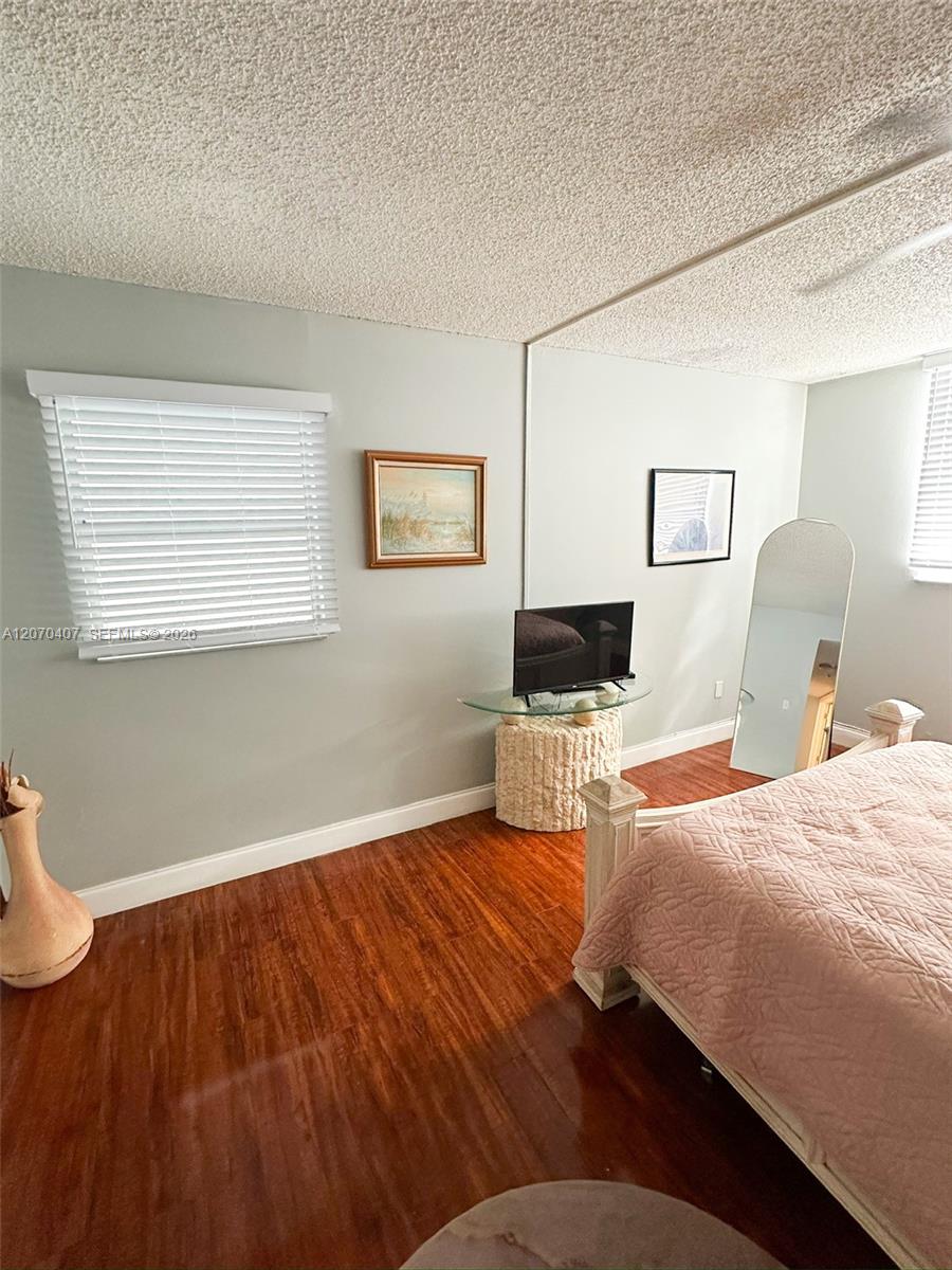 400K 1 / 2 835 sq. ft. $ 2026-08-13 0 Photo