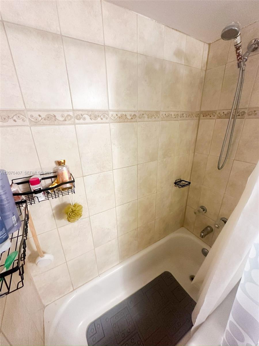 400K 1 / 2 835 sq. ft. $ 2026-08-13 0 Photo