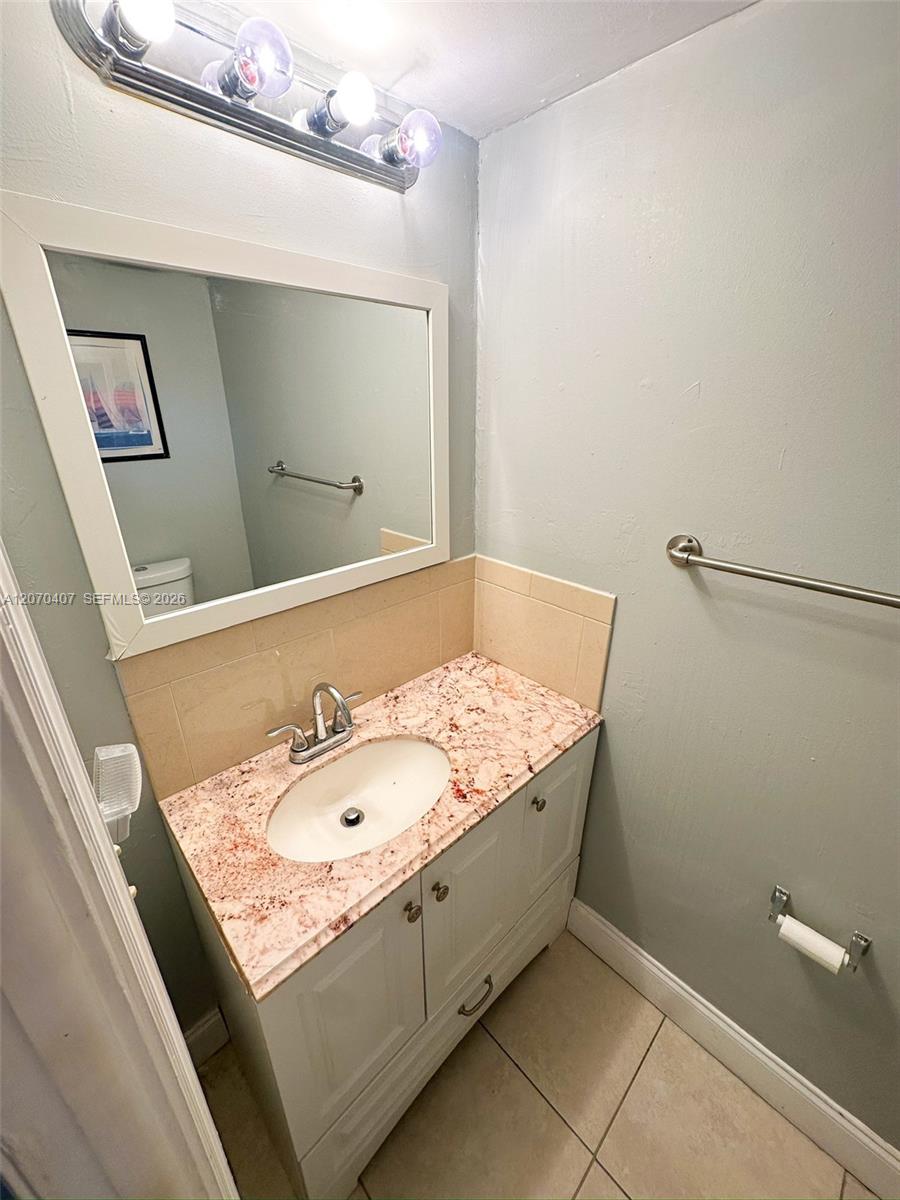 400K 1 / 2 835 sq. ft. $ 2026-08-13 0 Photo