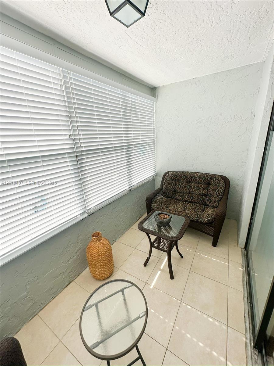 400K 1 / 2 835 sq. ft. $ 2026-08-13 0 Photo