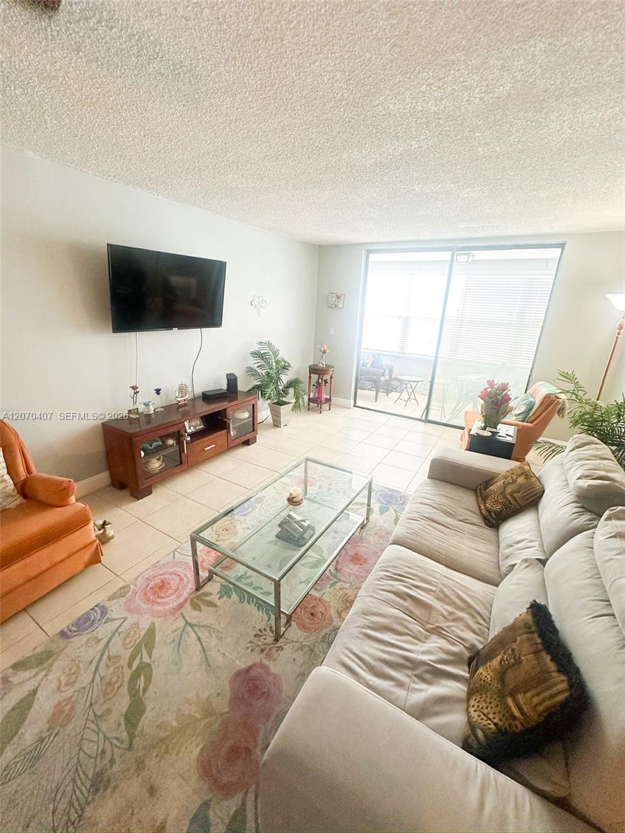 400K 1 / 2 835 sq. ft. $ 2026-08-13 0 Photo