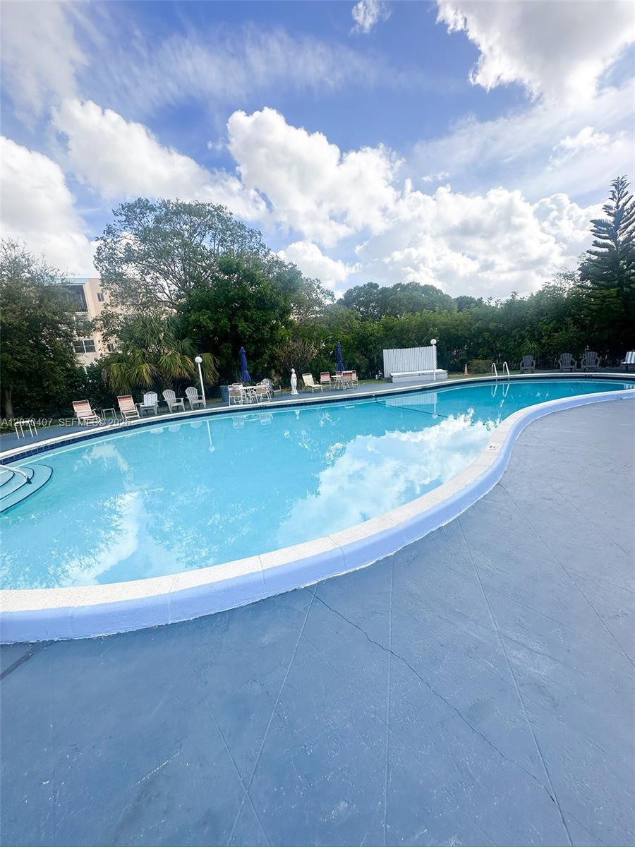 400K 1 / 2 835 sq. ft. $ 2026-08-13 0 Photo