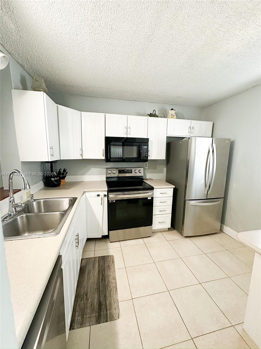 400K 1 / 2 835 sq. ft. $ 2026-08-13 0 Photo