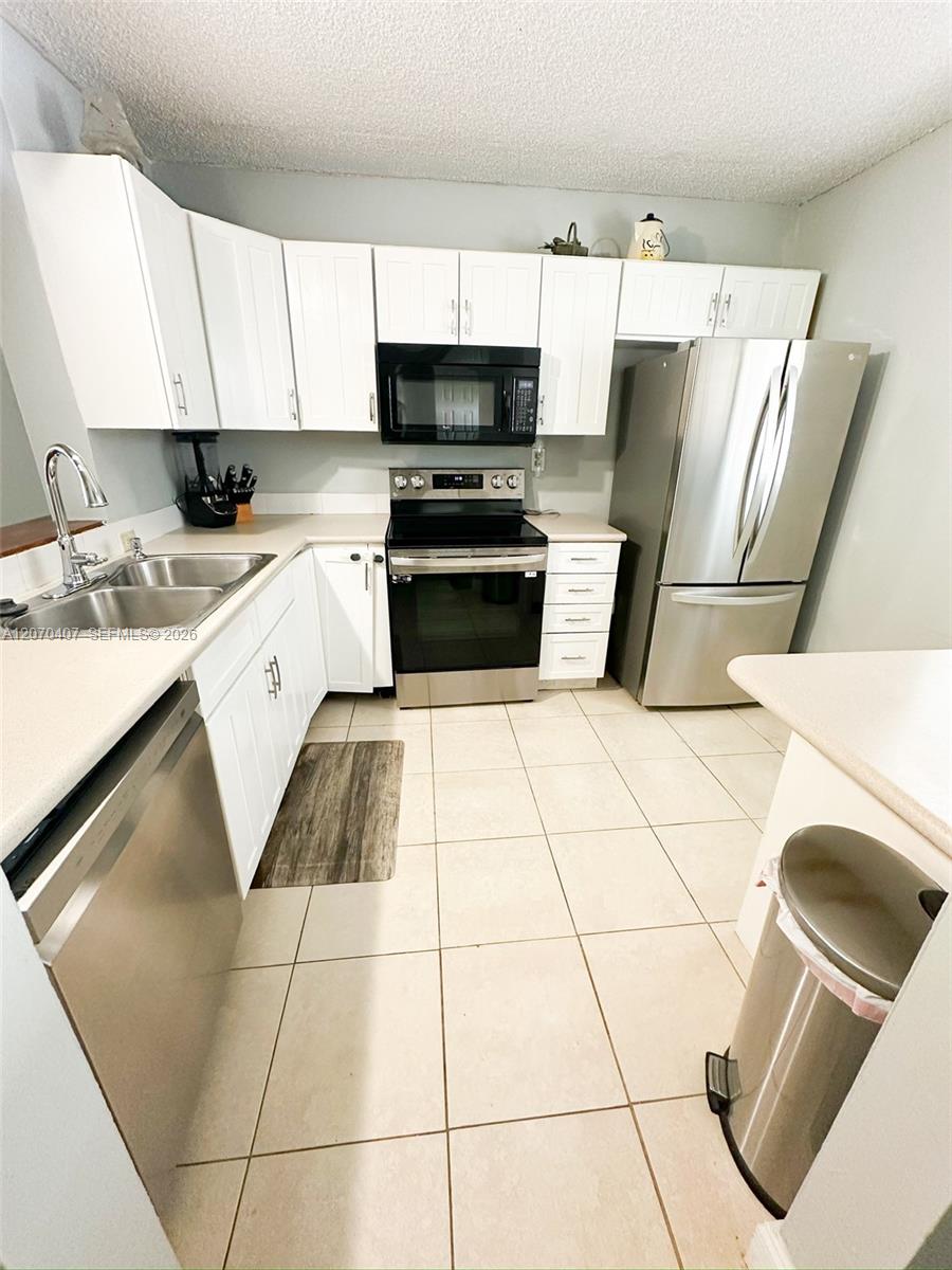400K 1 / 2 835 sq. ft. $ 2026-08-13 0 Photo