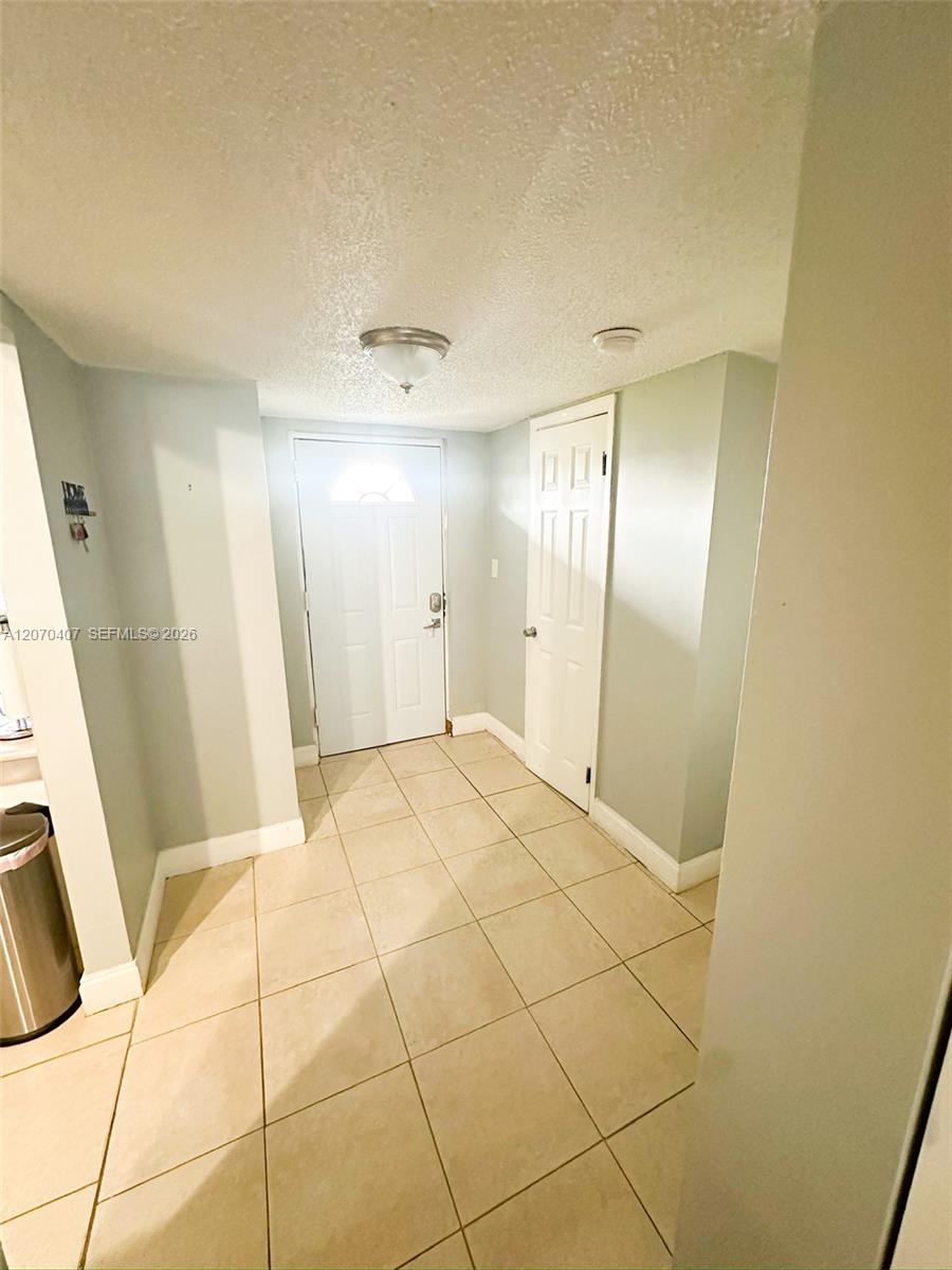 400K 1 / 2 835 sq. ft. $ 2026-08-13 0 Photo