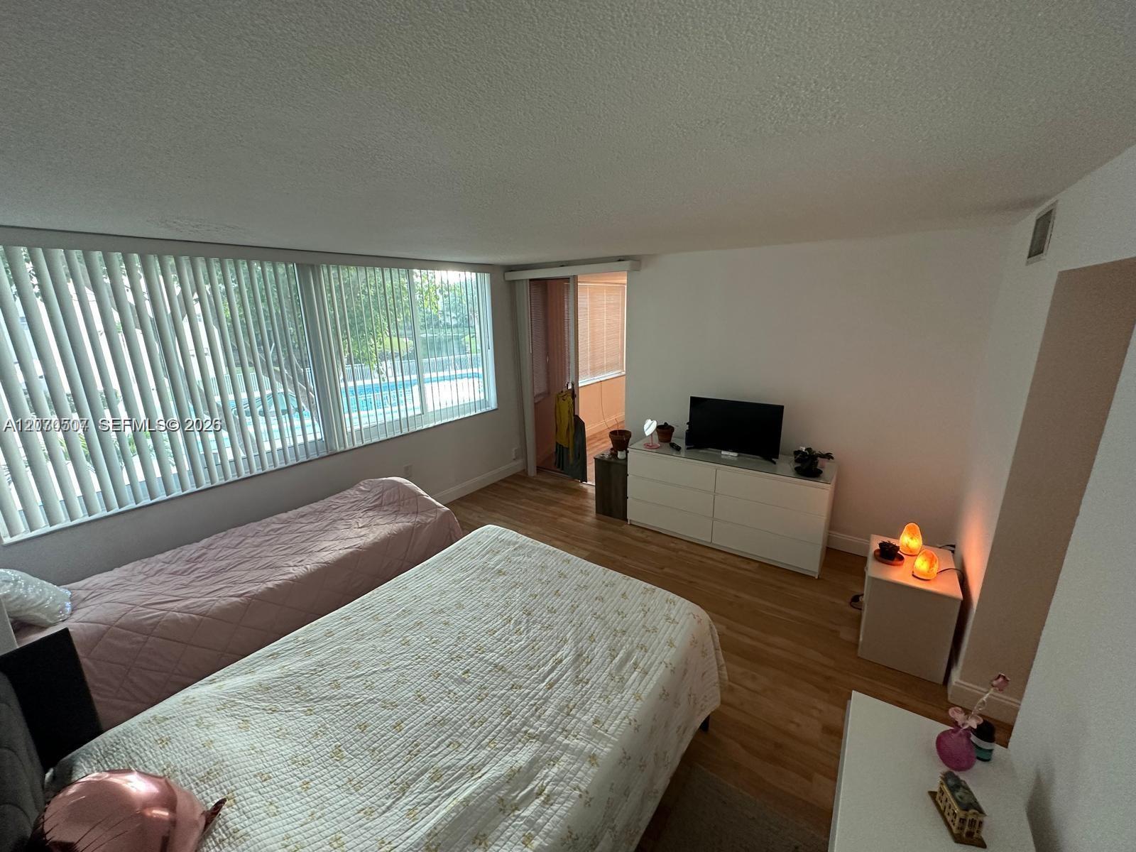 209-2 2 / 2 1315 sq. ft. $ 2026-08-13 0 foto