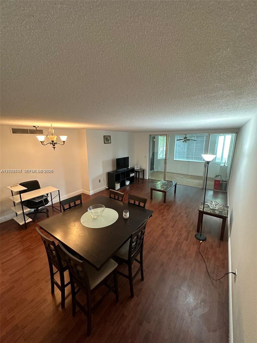 209-2 2 / 2 1315 sq. ft. $ 2026-08-13 0 foto