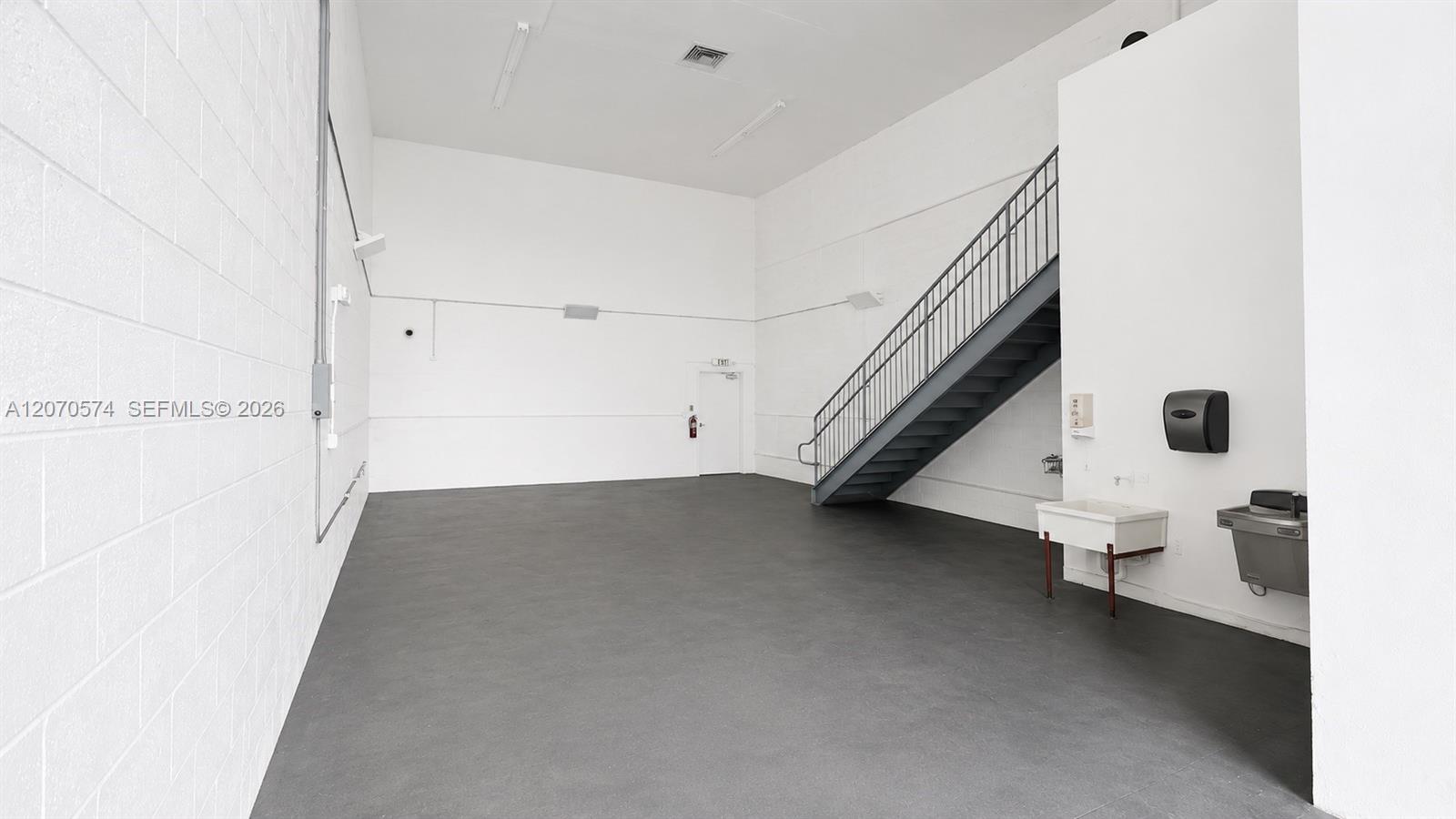 A-4  /   sq. ft. $ 2026-08-13 0 foto