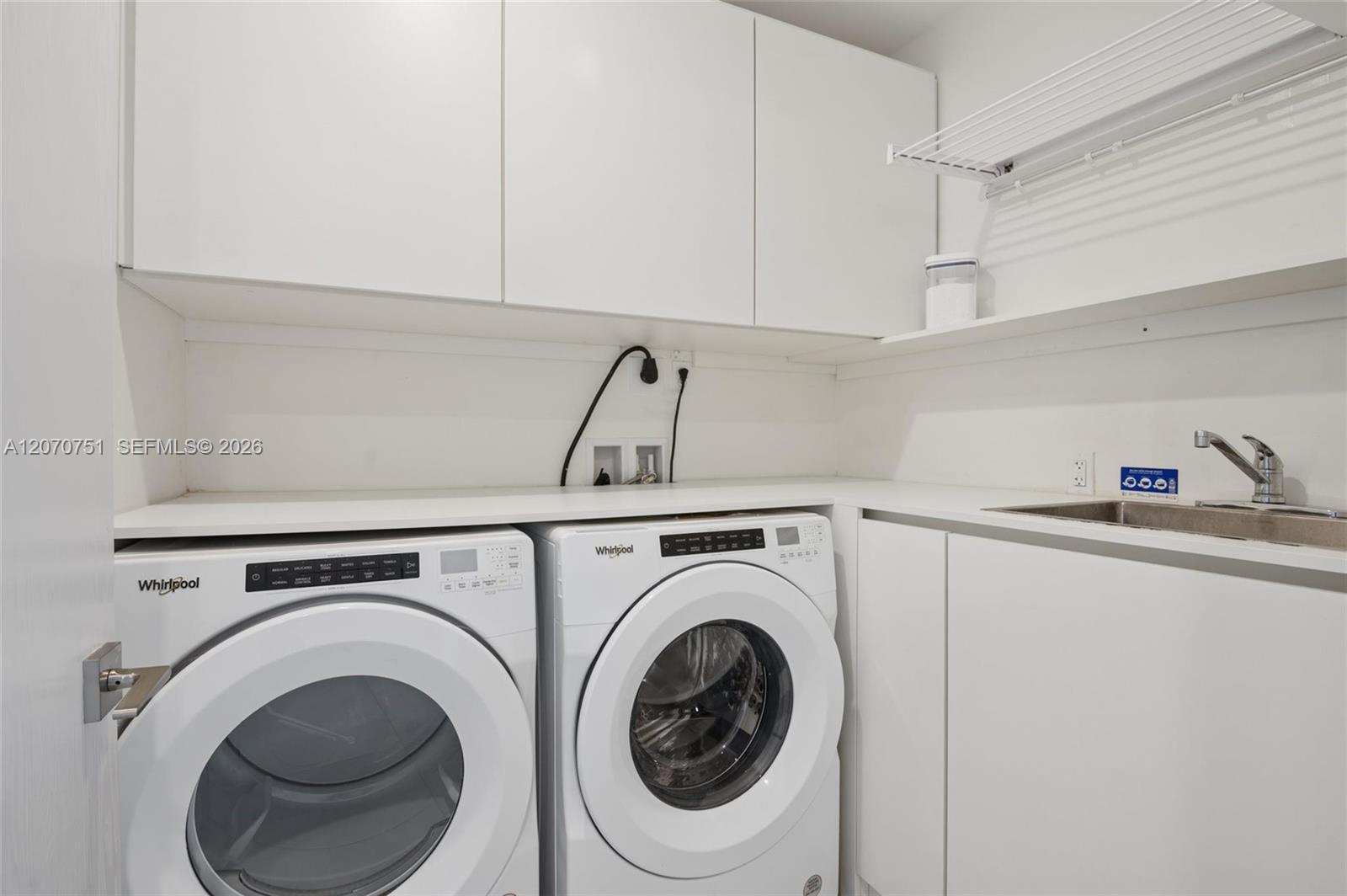 701 3 / 4 2100 кв.футов $ 2026-08-13 0 Фото