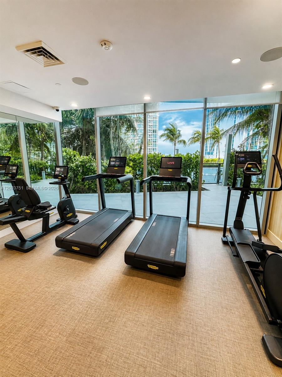 See details 701 3 / 4 2100 sq. ft. $ 2026-08-13 0 Photo
