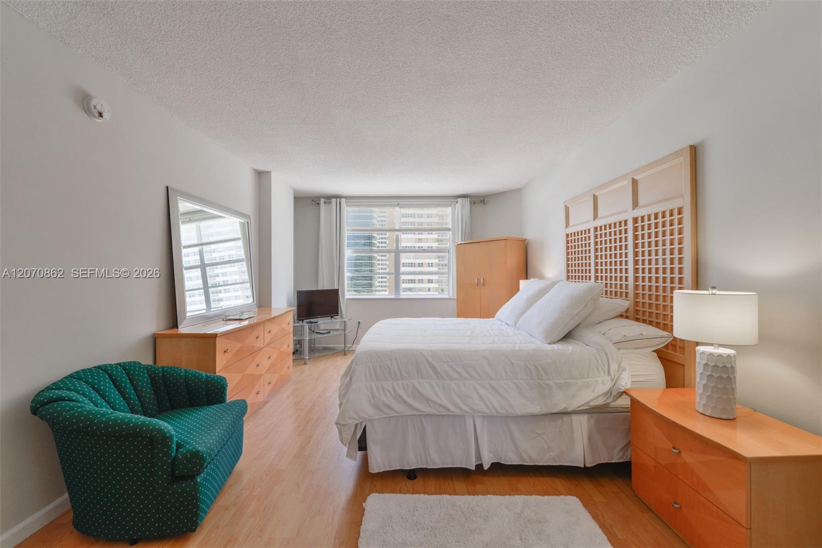 See details 7G 2 / 2 1240 sq. ft. $ 2026-08-13 0 Photo