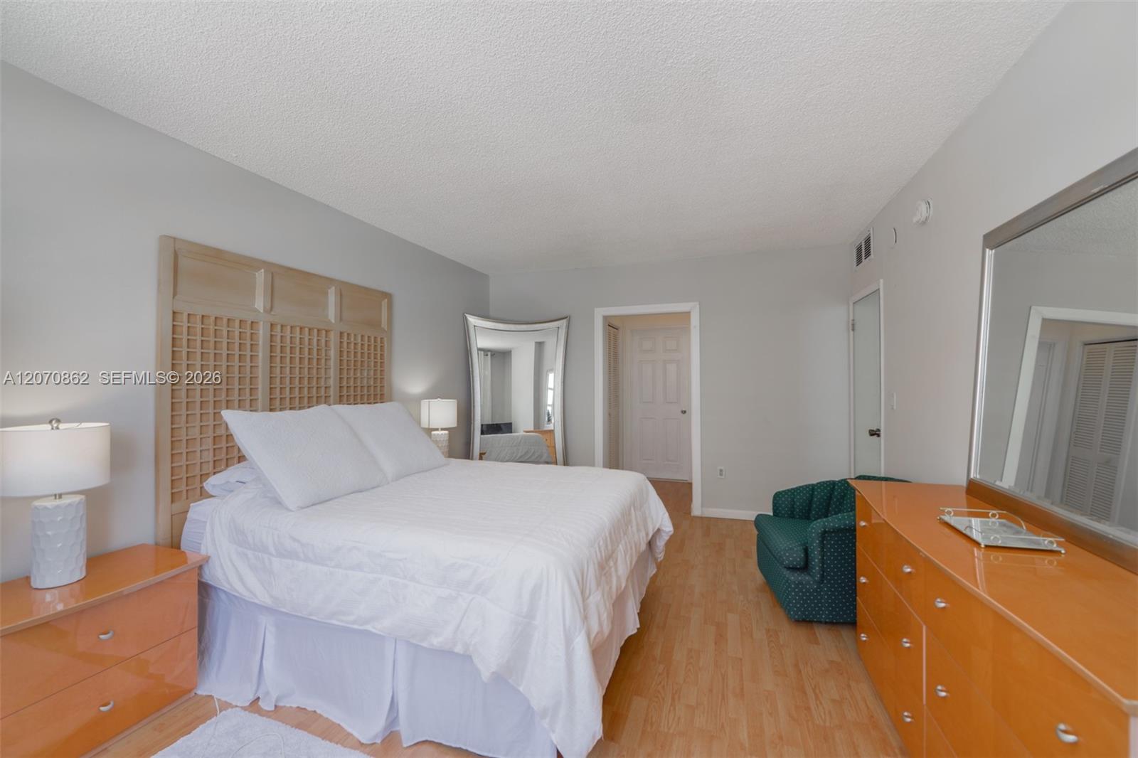 See details 7G 2 / 2 1240 sq. ft. $ 2026-08-13 0 Photo