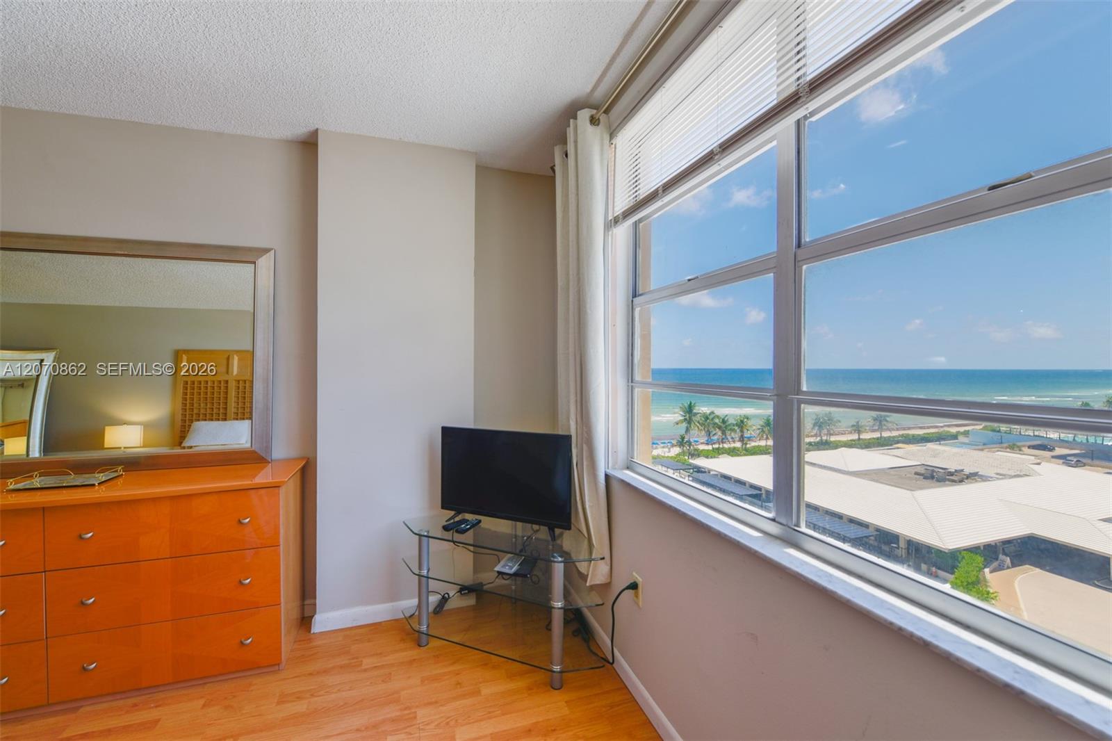See details 7G 2 / 2 1240 sq. ft. $ 2026-08-13 0 Photo