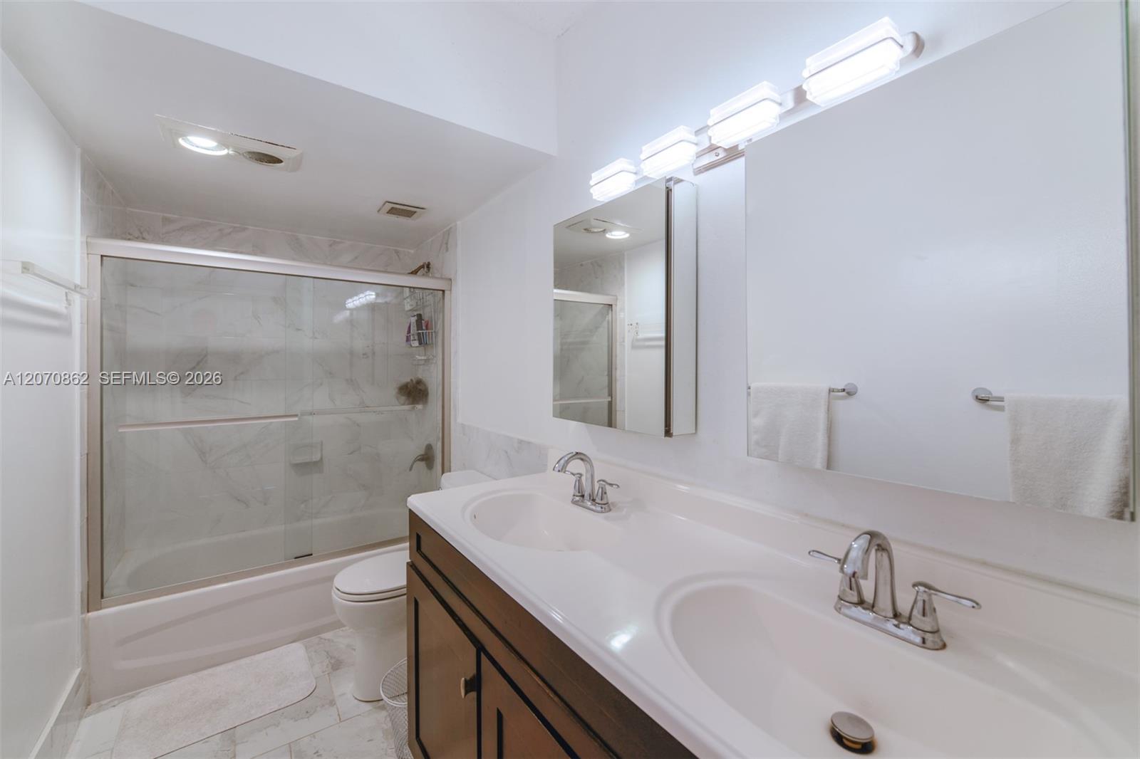 See details 7G 2 / 2 1240 sq. ft. $ 2026-08-13 0 Photo