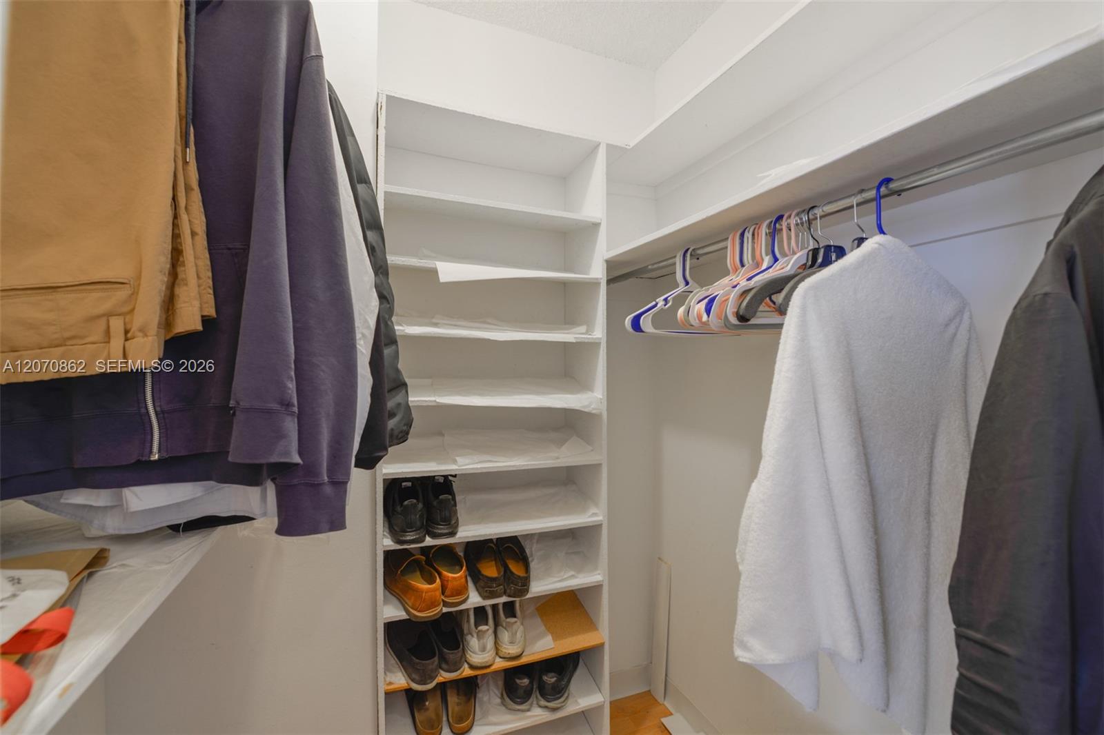 See details 7G 2 / 2 1240 sq. ft. $ 2026-08-13 0 Photo