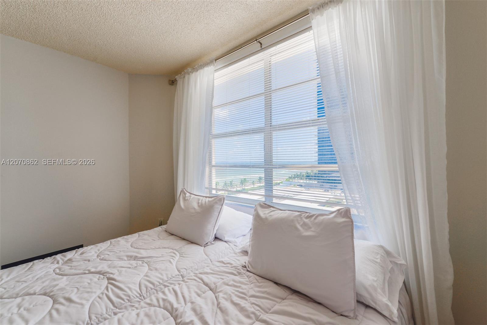 See details 7G 2 / 2 1240 sq. ft. $ 2026-08-13 0 Photo