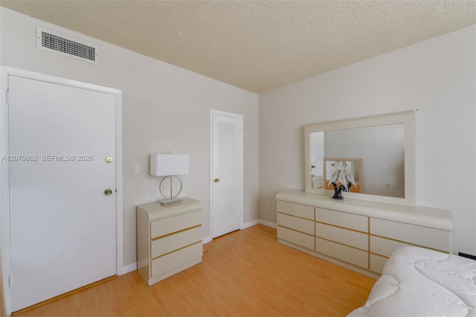 See details 7G 2 / 2 1240 sq. ft. $ 2026-08-13 0 Photo