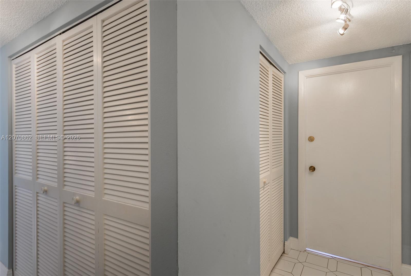 See details 7G 2 / 2 1240 sq. ft. $ 2026-08-13 0 Photo