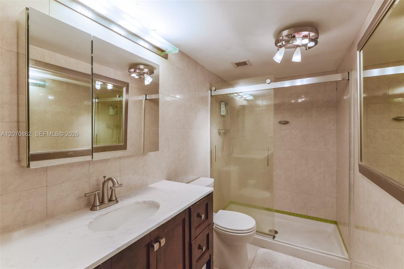 See details 7G 2 / 2 1240 sq. ft. $ 2026-08-13 0 Photo