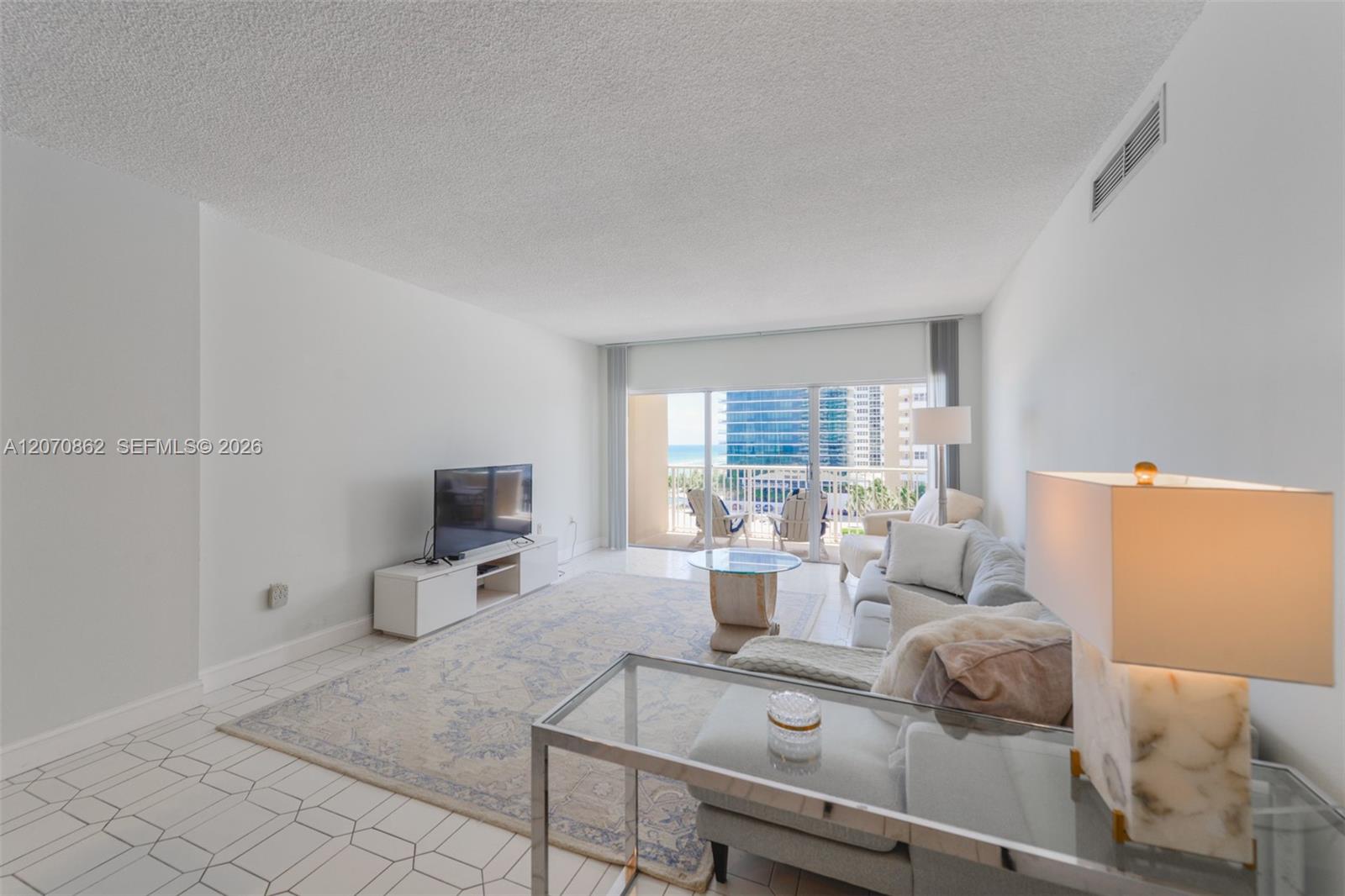 See details 7G 2 / 2 1240 sq. ft. $ 2026-08-13 0 Photo