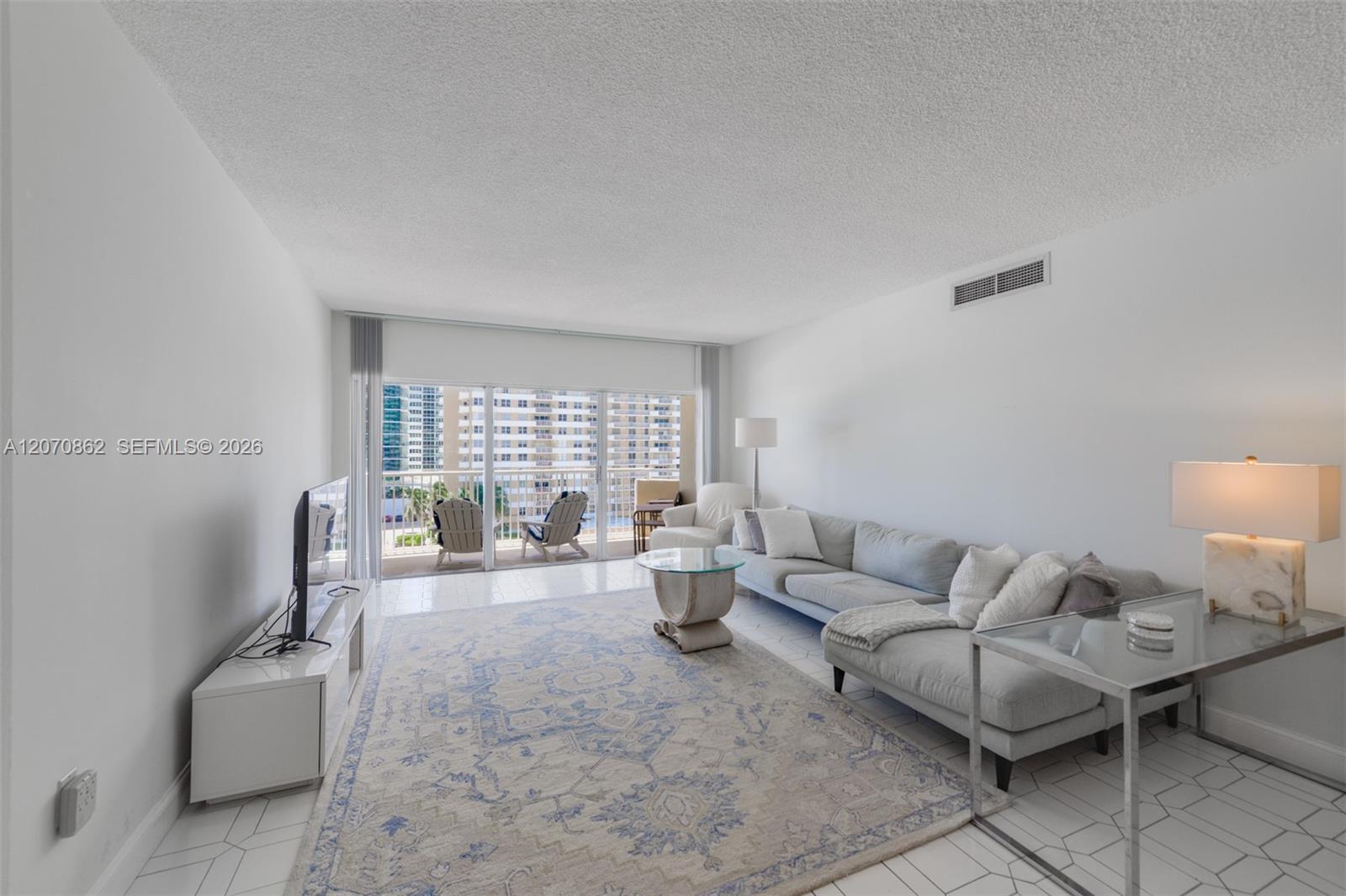 See details 7G 2 / 2 1240 sq. ft. $ 2026-08-13 0 Photo
