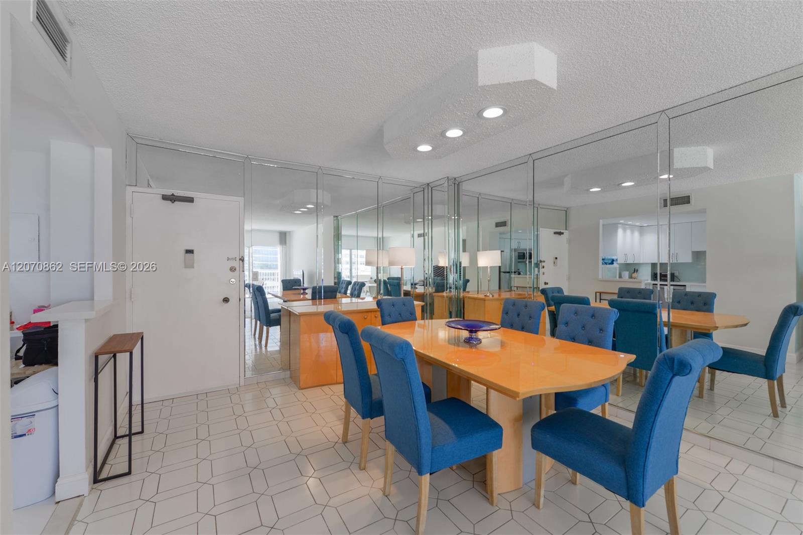 See details 7G 2 / 2 1240 sq. ft. $ 2026-08-13 0 Photo