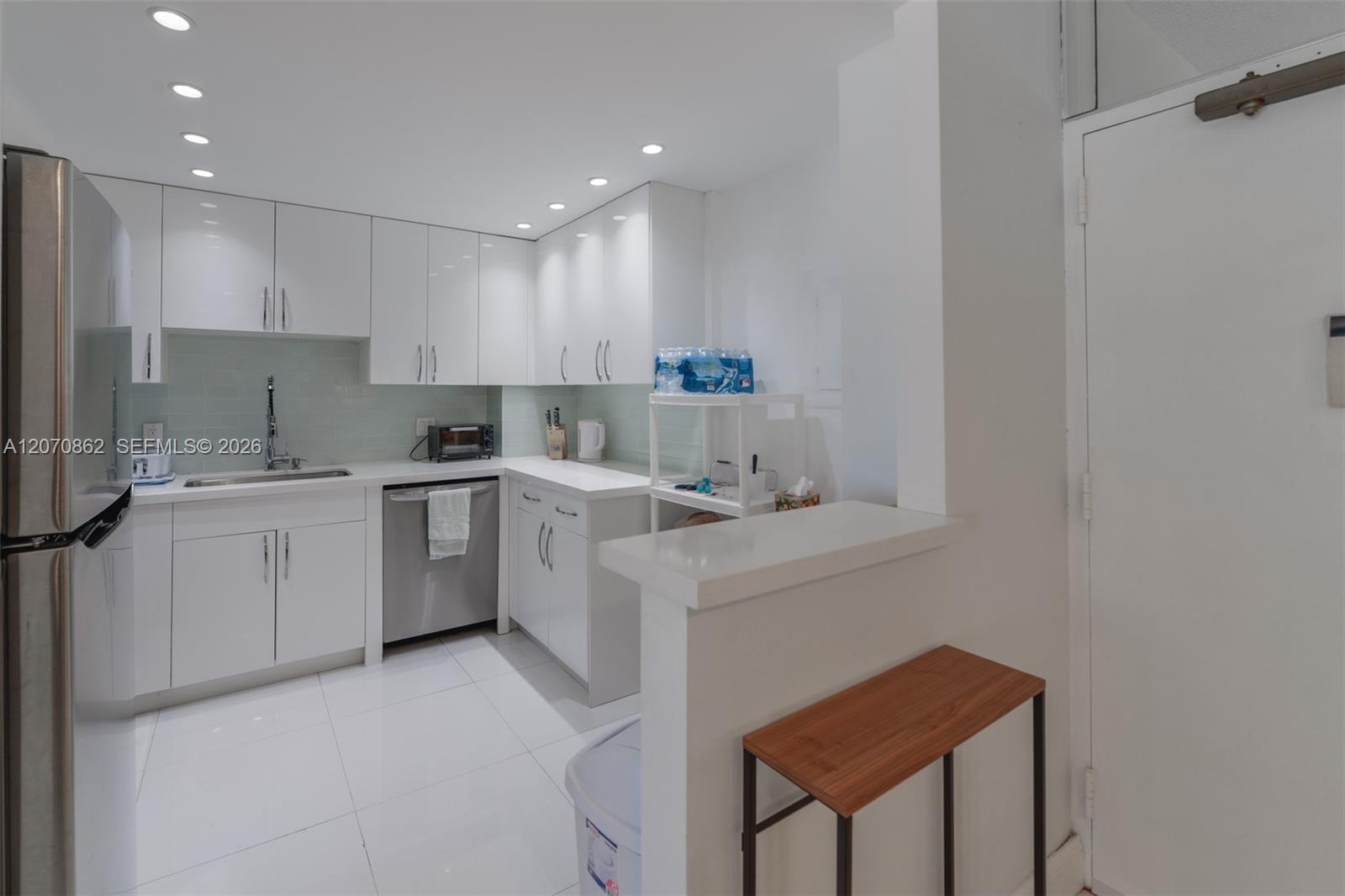 See details 7G 2 / 2 1240 sq. ft. $ 2026-08-13 0 Photo