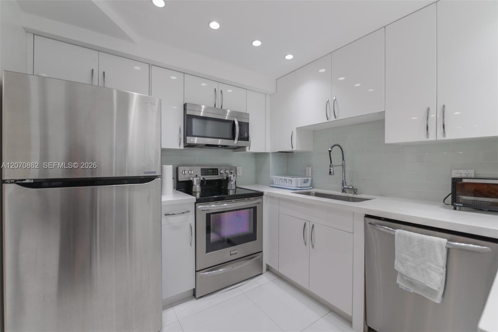 See details 7G 2 / 2 1240 sq. ft. $ 2026-08-13 0 Photo