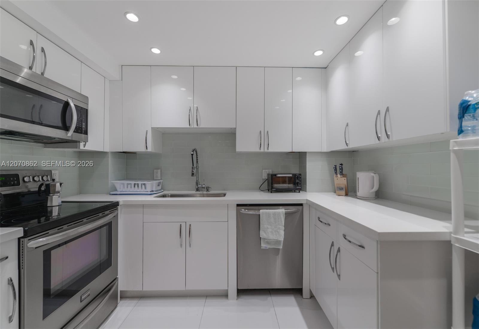See details 7G 2 / 2 1240 sq. ft. $ 2026-08-13 0 Photo