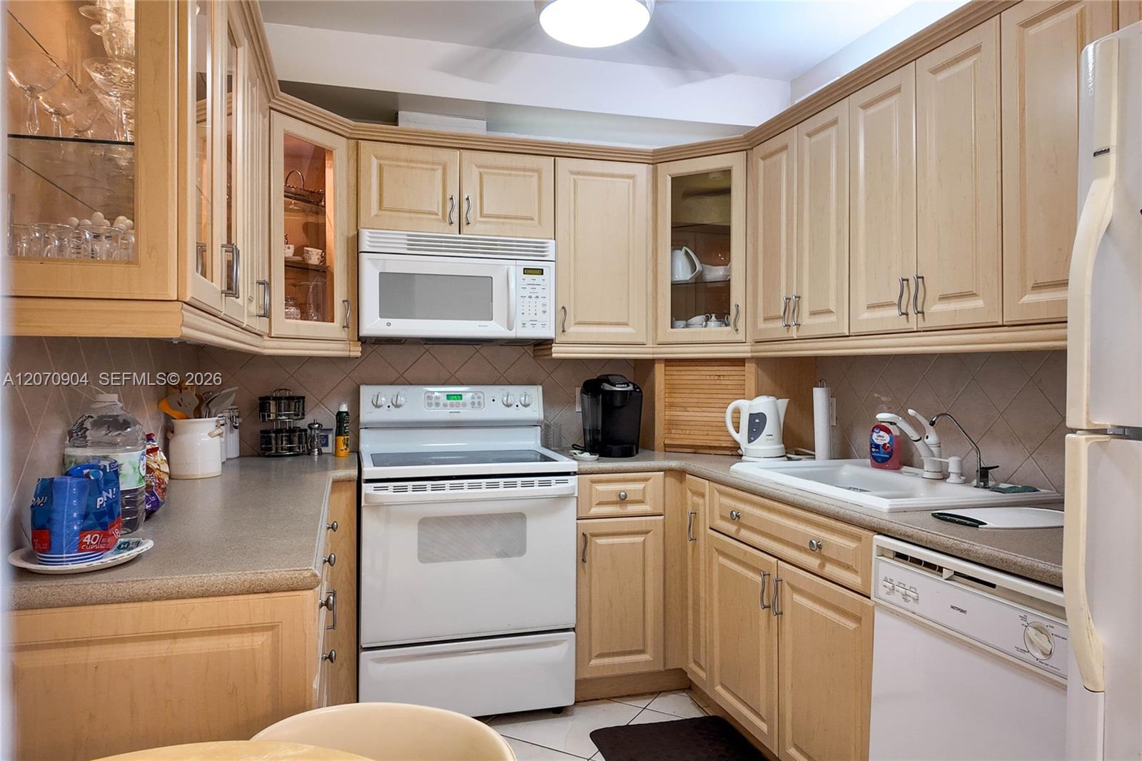 See details 9C 1 / 2 870 sq. ft. $ 2026-08-13 0 Photo