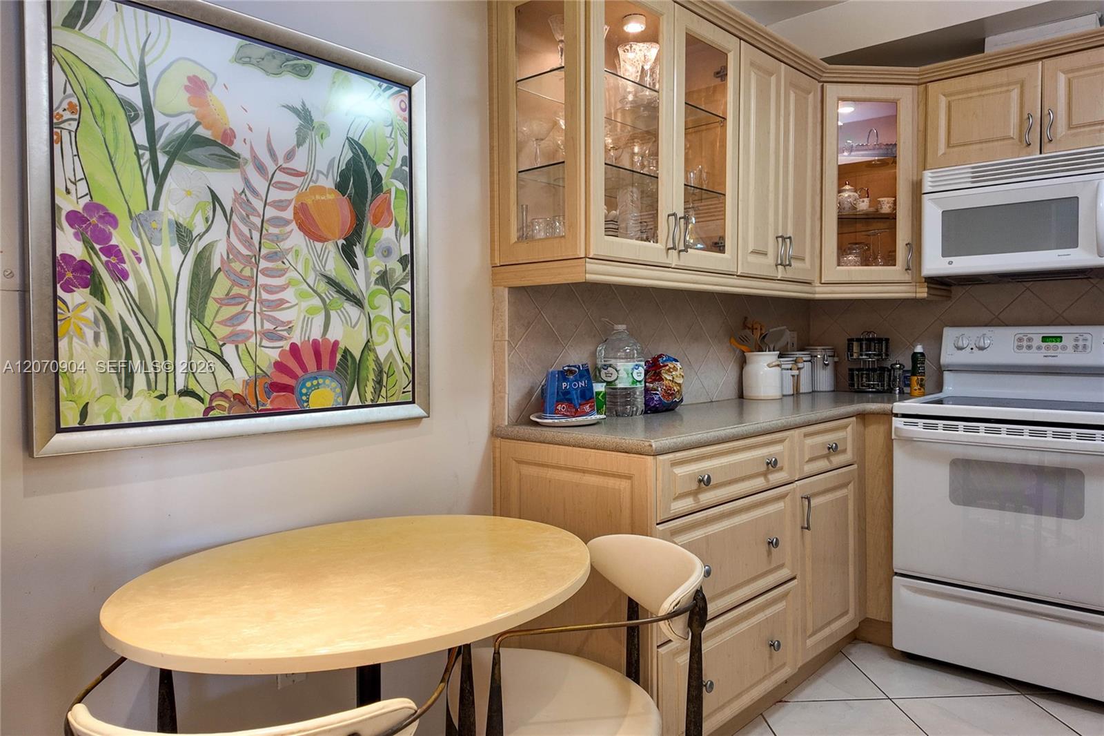 See details 9C 1 / 2 870 sq. ft. $ 2026-08-13 0 Photo