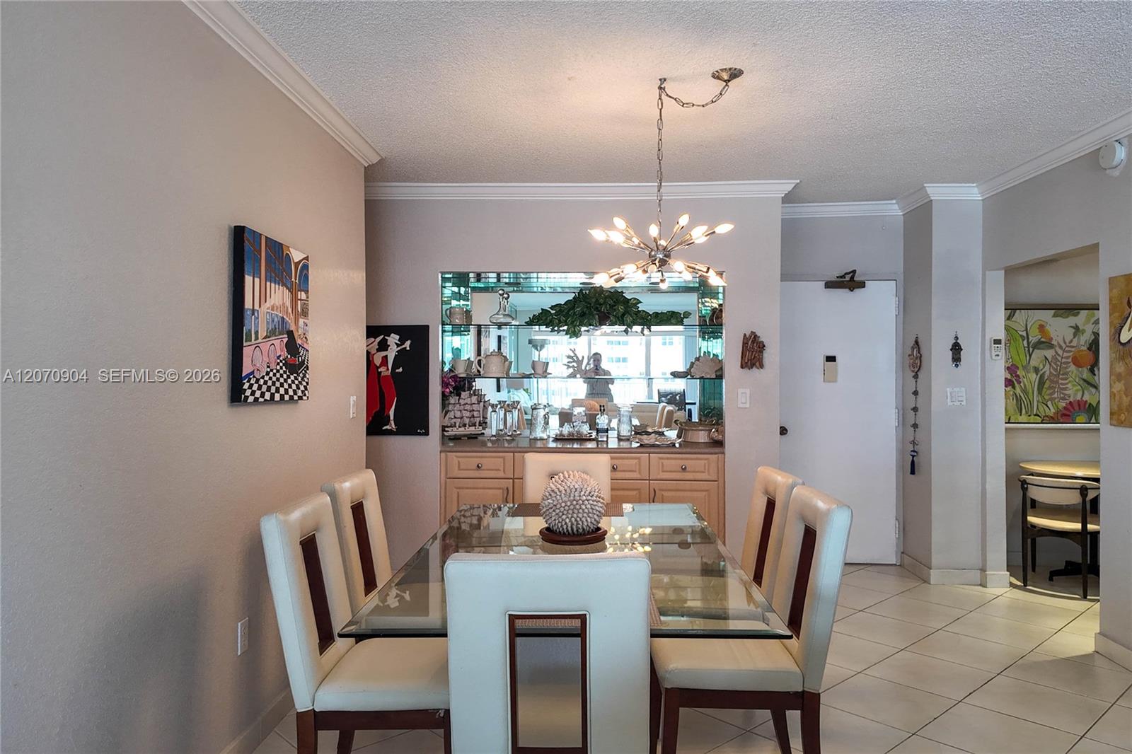 See details 9C 1 / 2 870 sq. ft. $ 2026-08-13 0 Photo