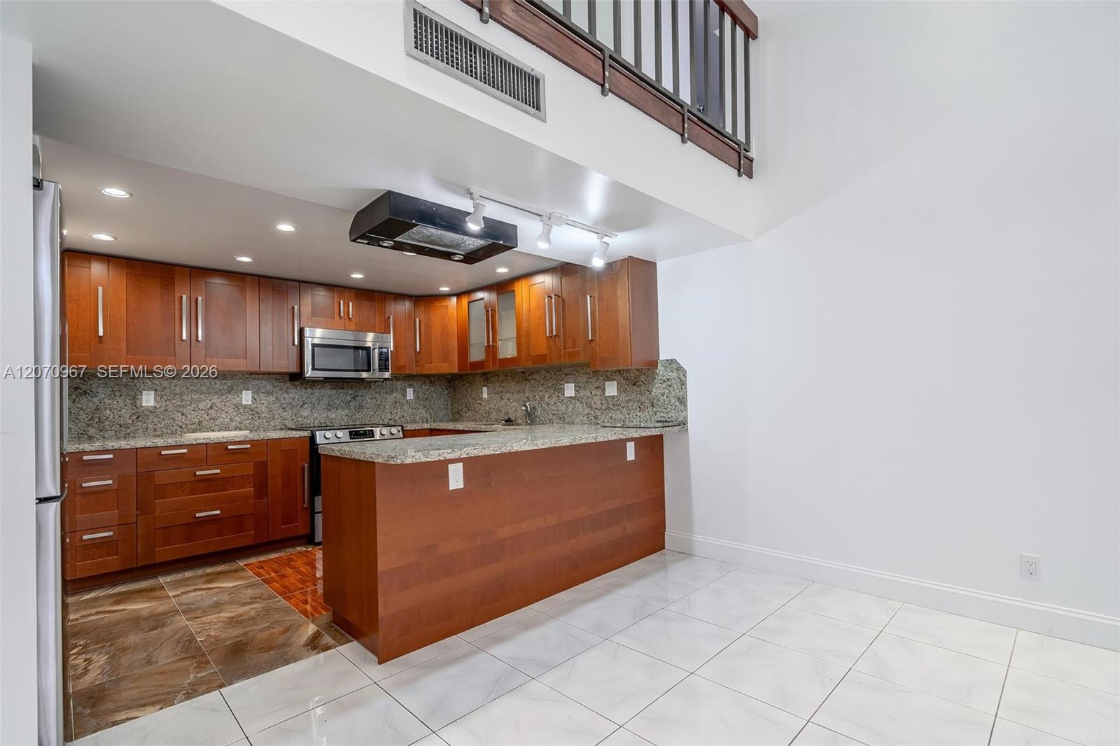Photo of 20347 Country Club Dr (20347), Aventura, Florida, 33180 -