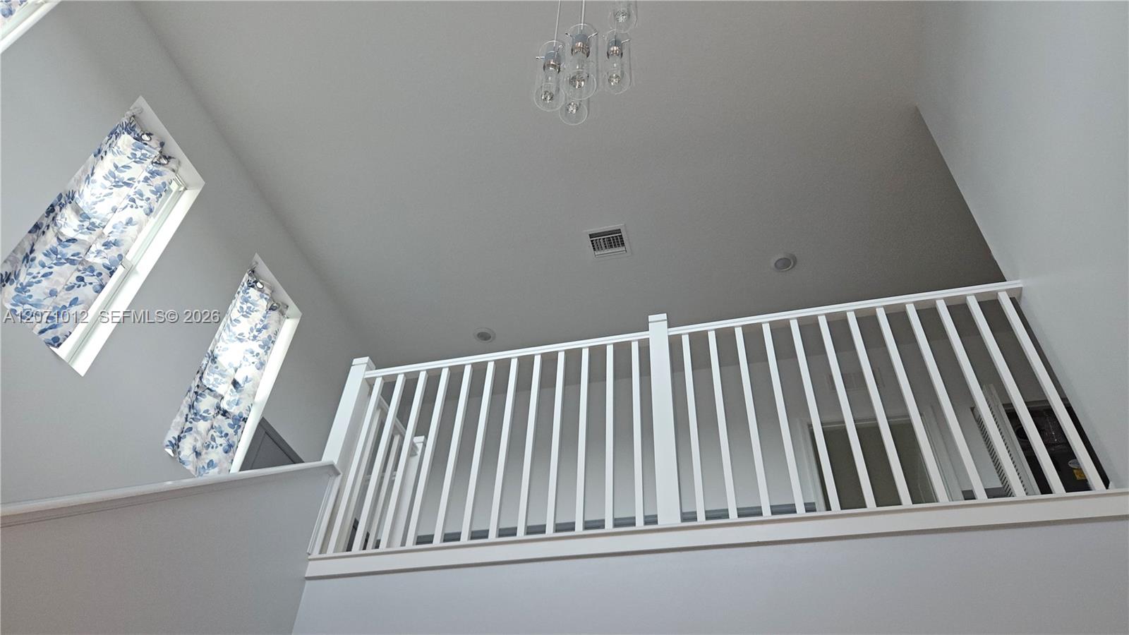 1328 4 / 3 2401 sq. ft. $ 2026-08-13 0 foto