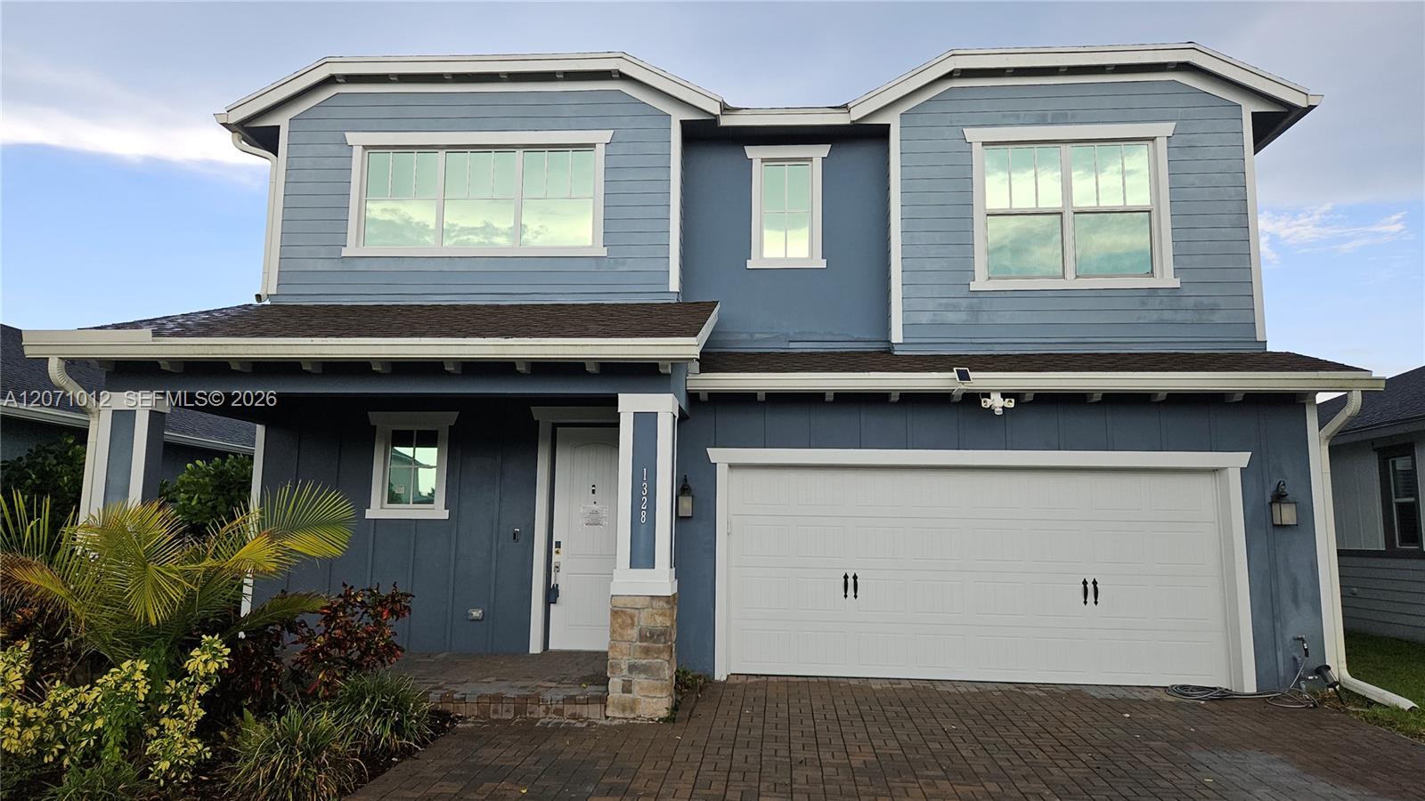 1328 4 / 3 2401 sq. ft. $ 2026-08-13 0 foto
