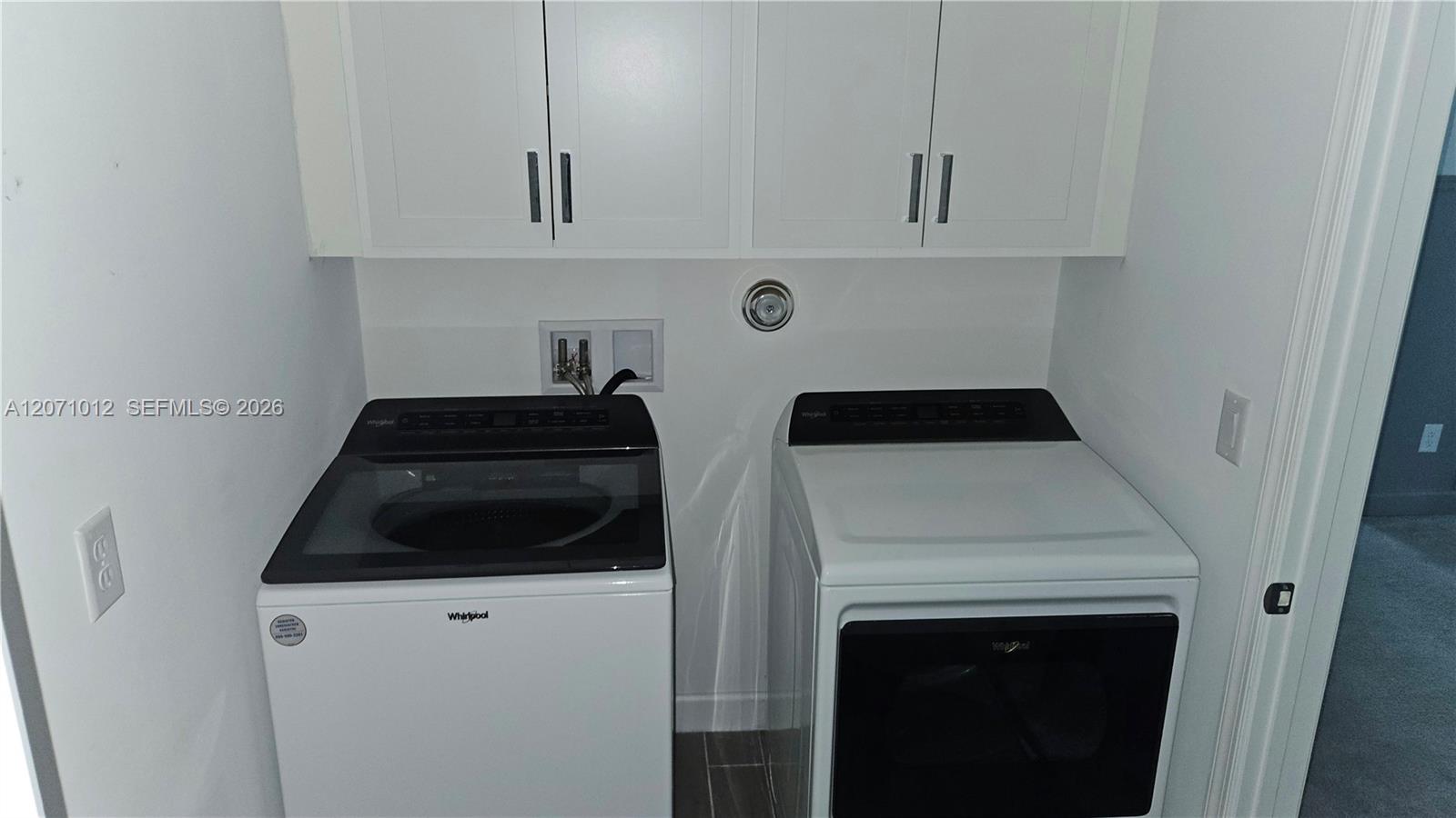 1328 4 / 3 2401 sq. ft. $ 2026-08-13 0 foto