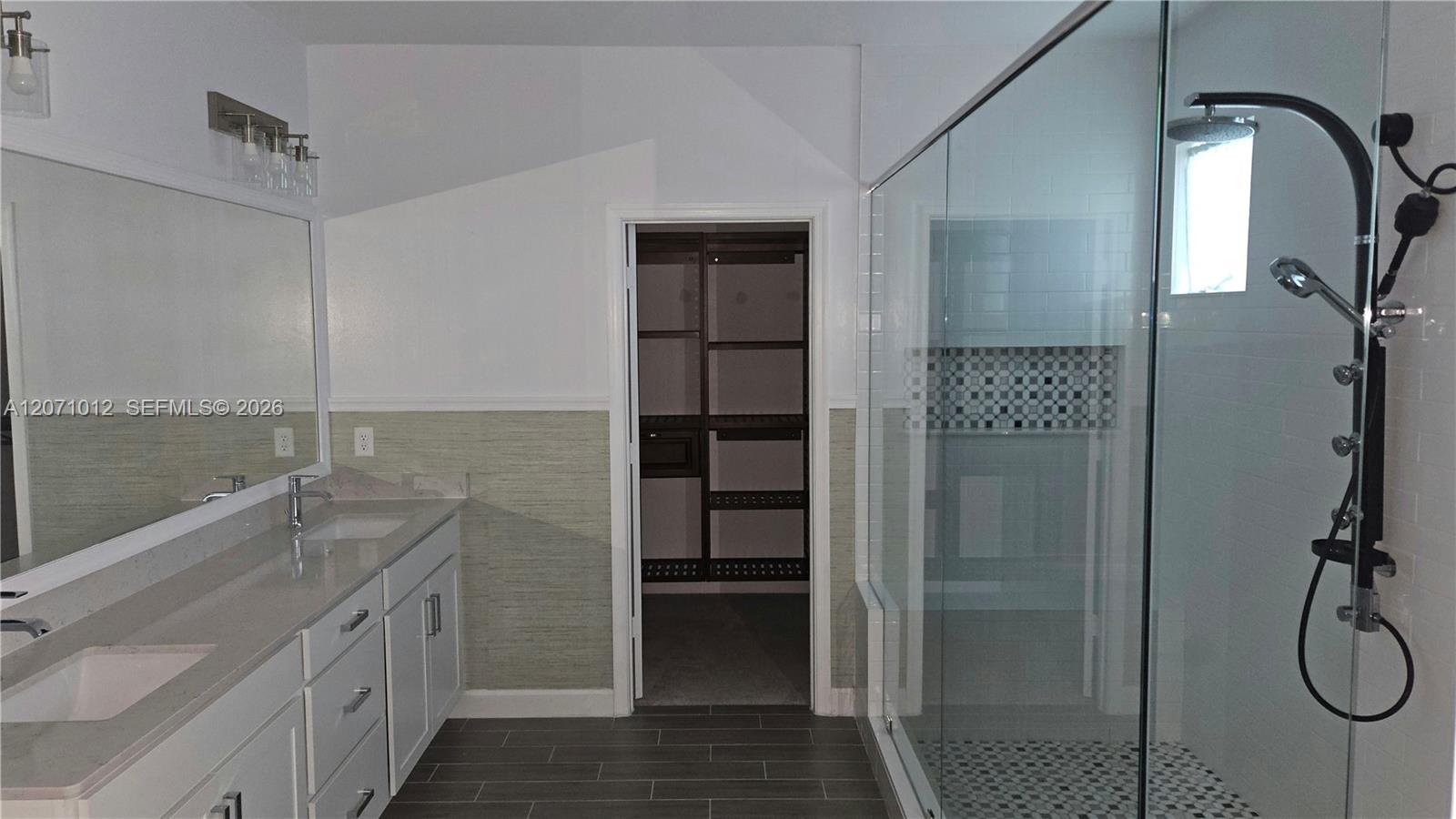 1328 4 / 3 2401 sq. ft. $ 2026-08-13 0 foto